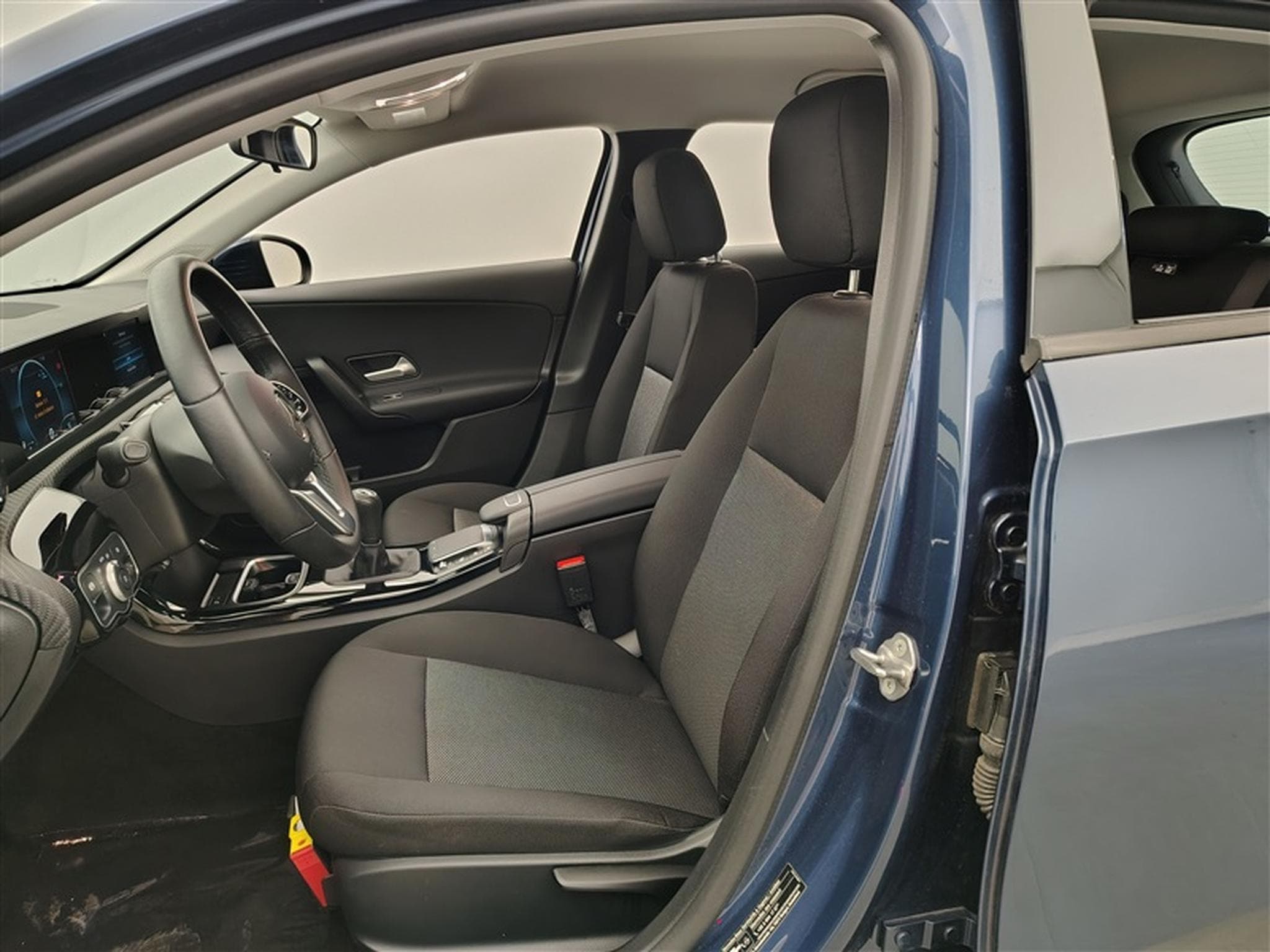 Mercedes A 180 A 180  Business solution NAVI/ LED/JA (2022) - Foto 7