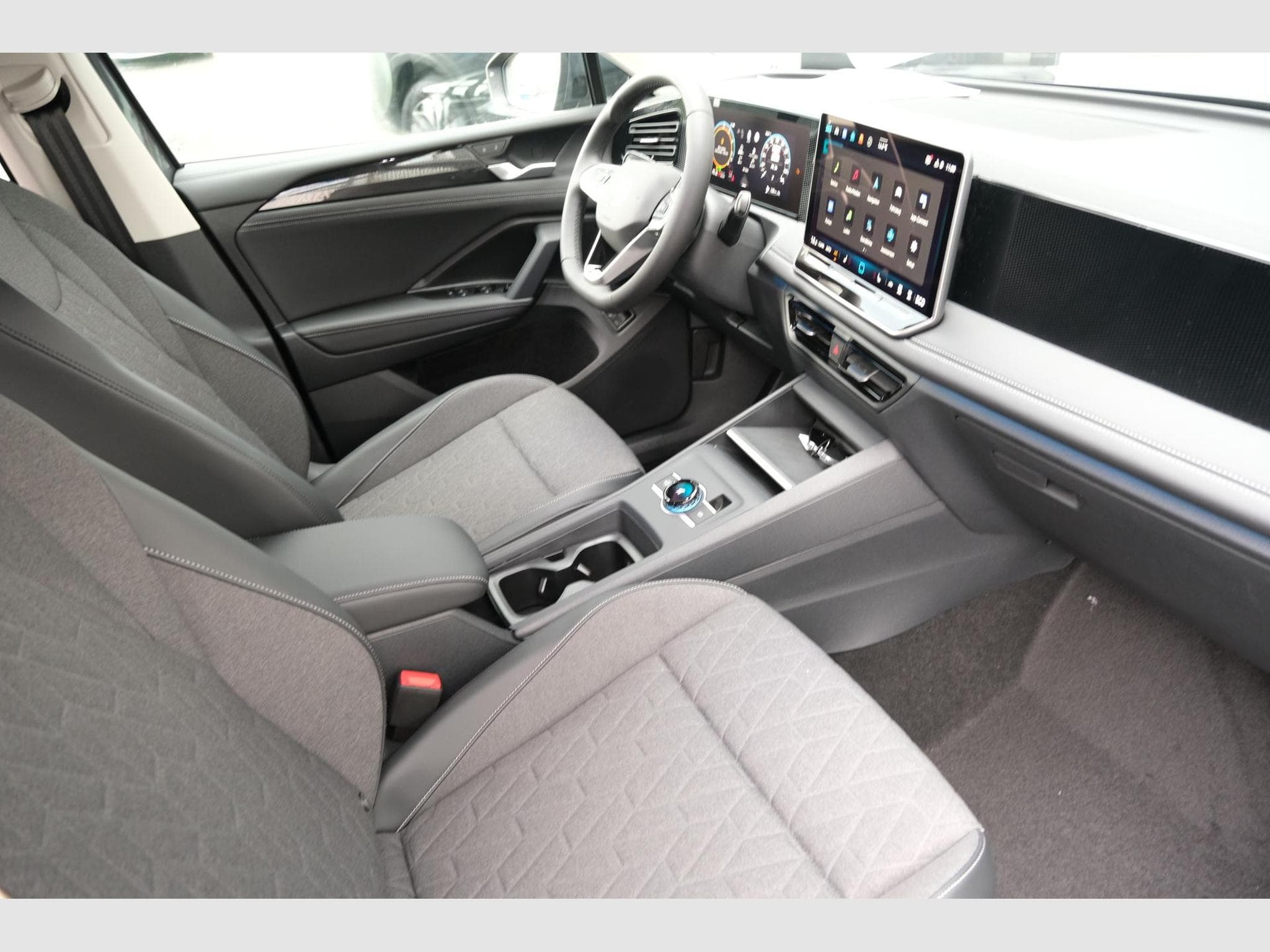 VW Tiguan eHybrid Life DCC (2026) - Photo 21