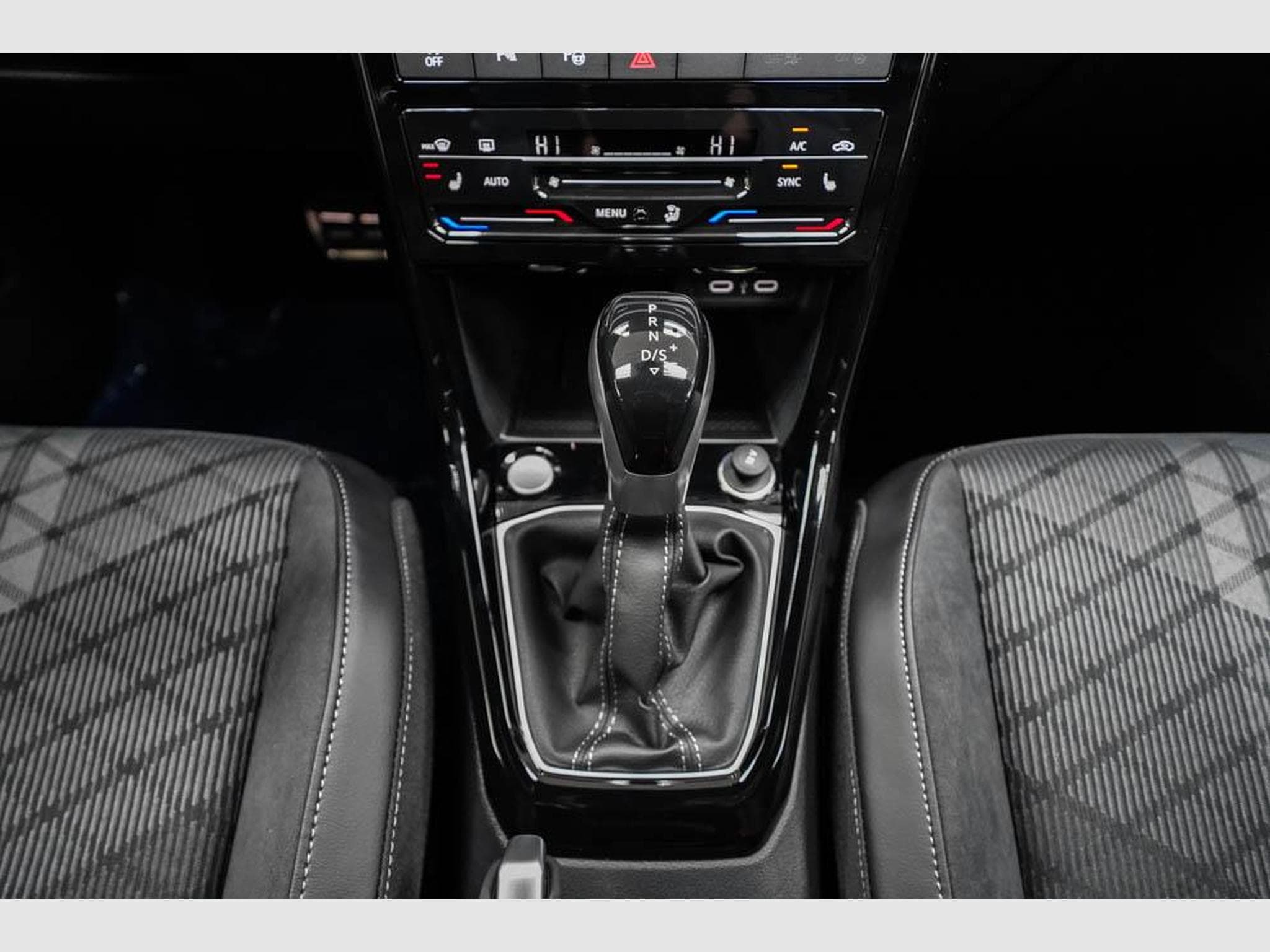 VW T-Cross 1,5 TSI DSG (2026) - Photo 11