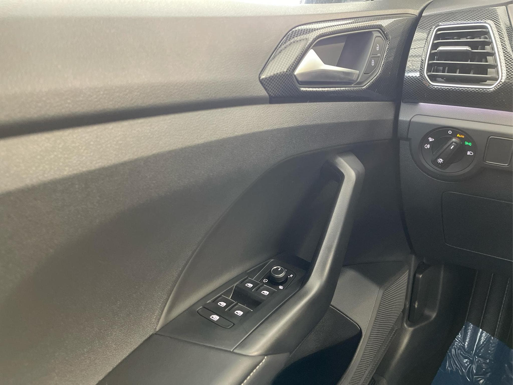 VW T-Cross R-Line (2026) - Photo 9