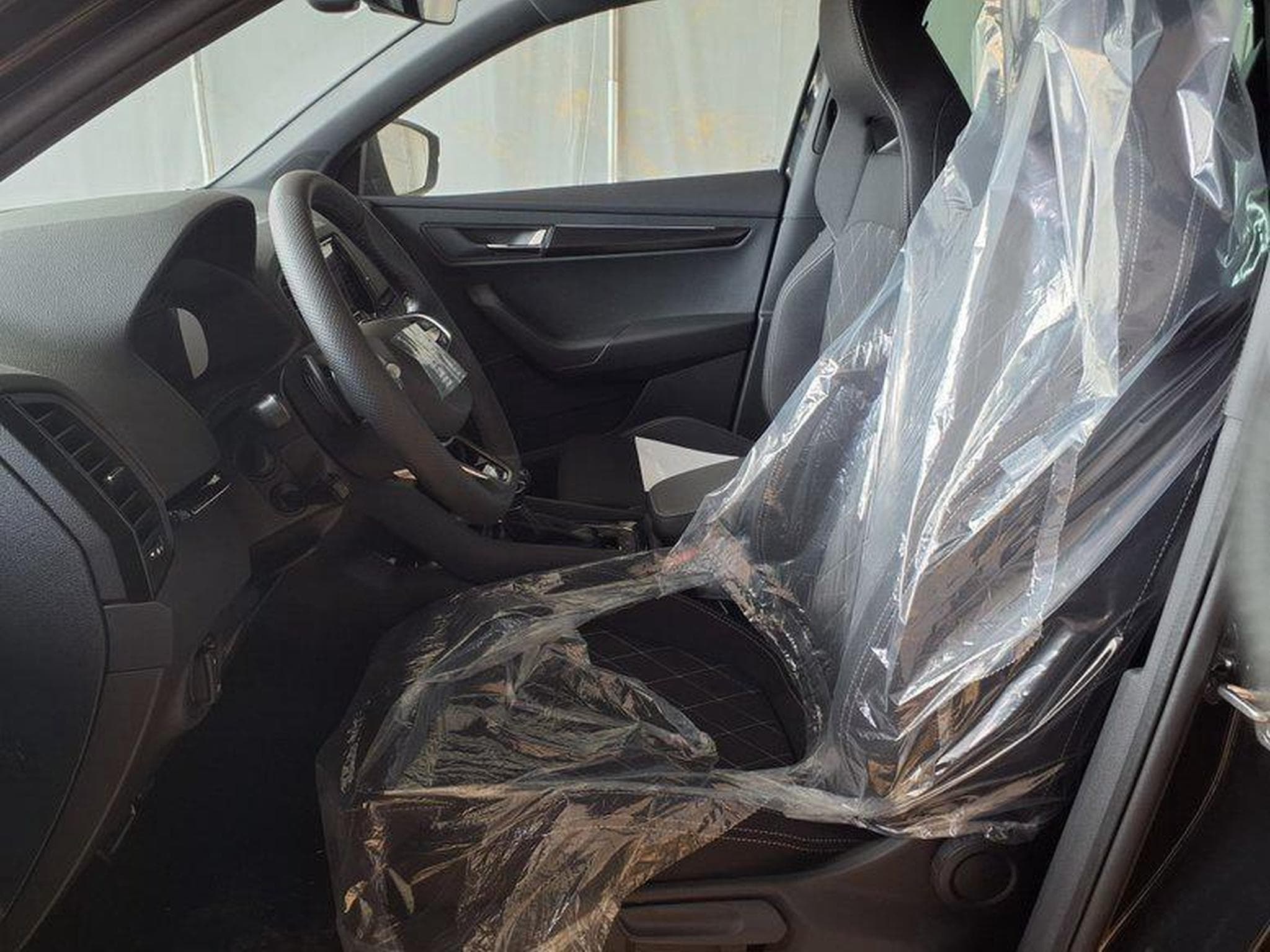 Skoda Karoq Sportline 2.0 TSI 7-Gang-DSG 4x4 (2026) - Photo 5
