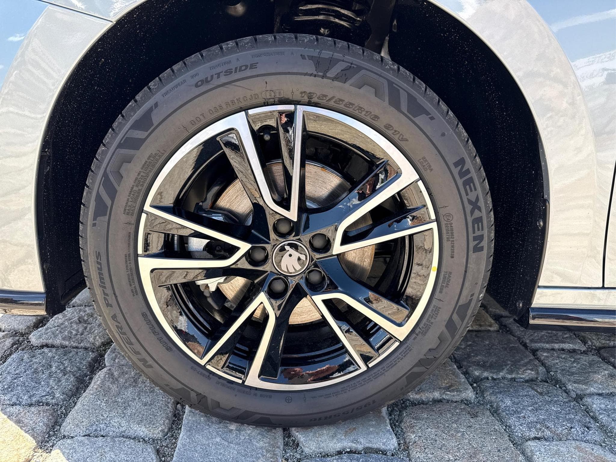 Skoda Fabia Monte Carlo 1.0 (2026) - Foto 11
