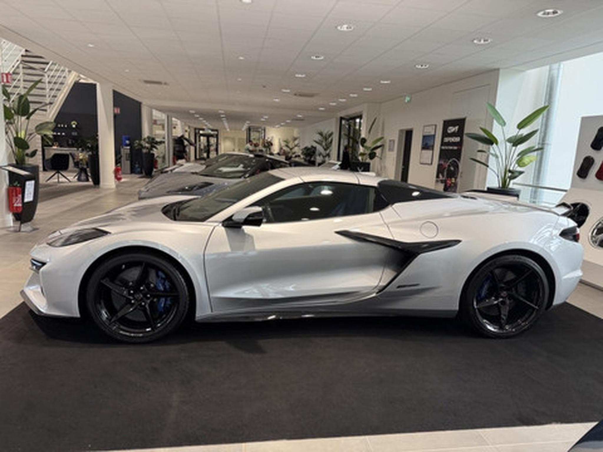 Chevrolet Corvette C8 ERAY CABRIOLET 3LZ eAWD 6.2 V8+eMotor (2026) - Photo 23