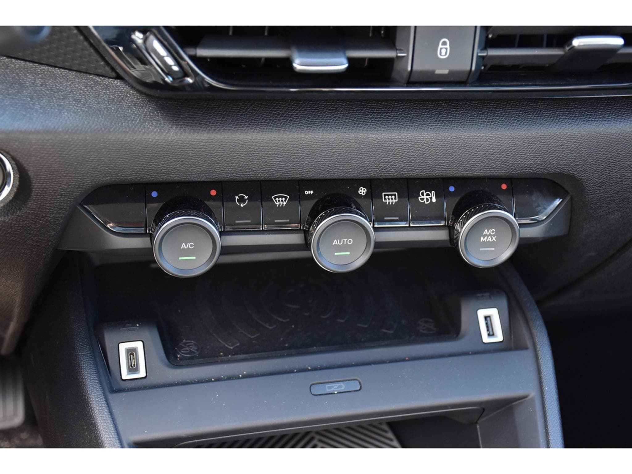 Citroën C4 X 1.2 MHEV 145 e-DCS6 Max ACC SIDE LANE GPS CAM360 1° MAIN (2025) - Foto 21