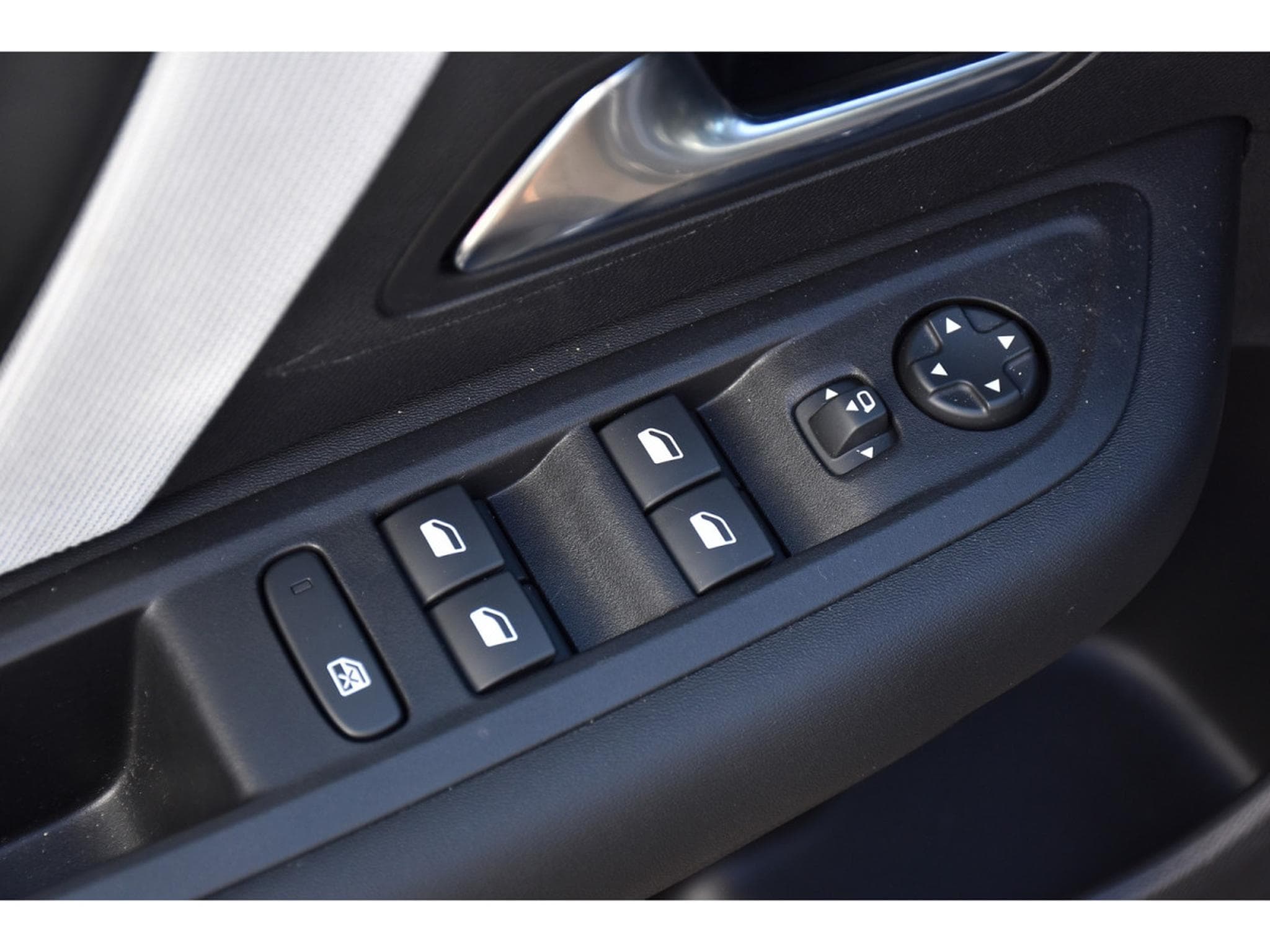 Citroën C4 X 1.2 MHEV 145 e-DCS6 Max ACC SIDE LANE GPS CAM360 1° MAIN (2025) - Foto 24