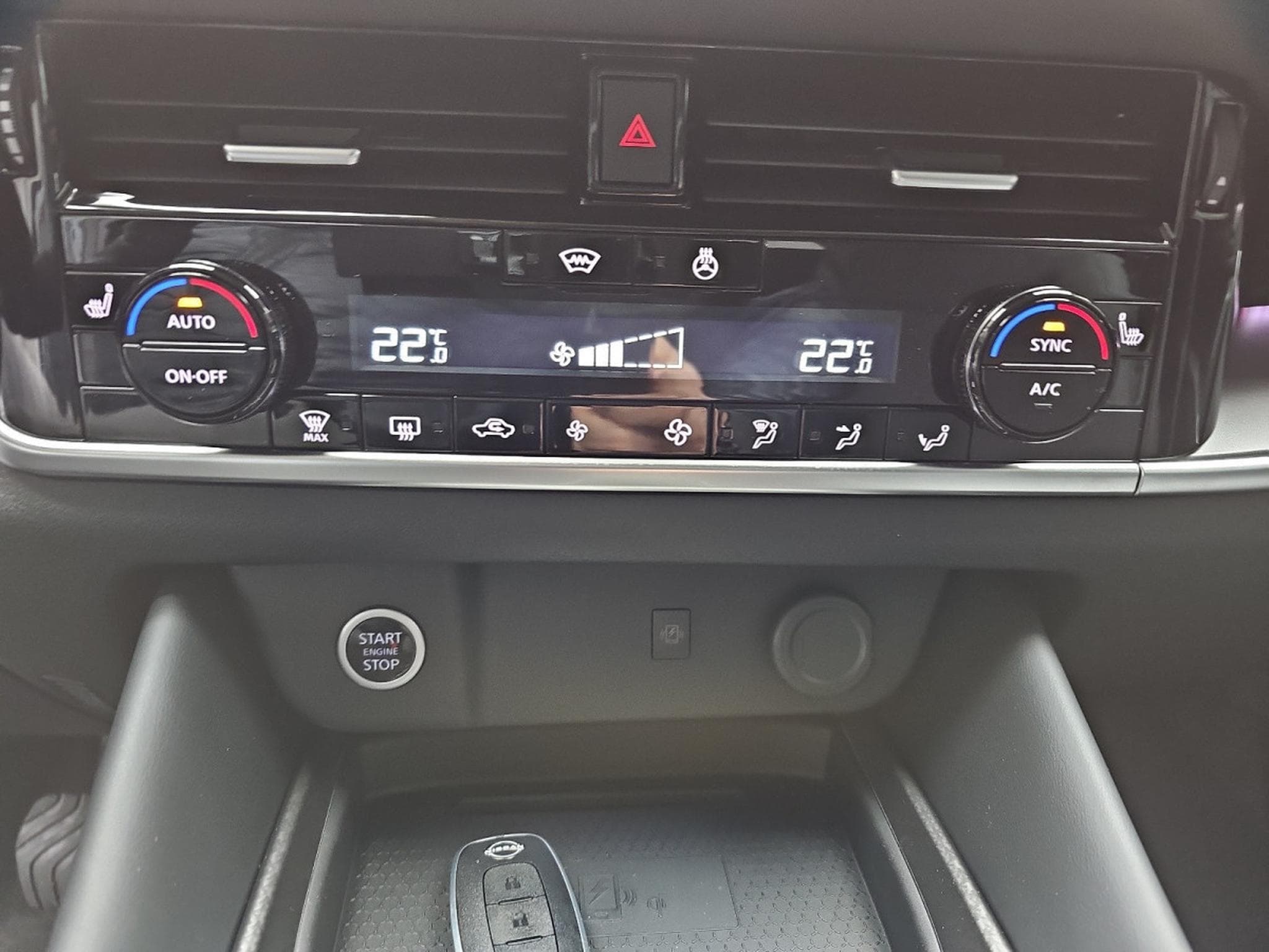 Nissan Qashqai 1.3 DIG-T MHEV 158 X-tronic N-Connecta (2026) - Photo 10