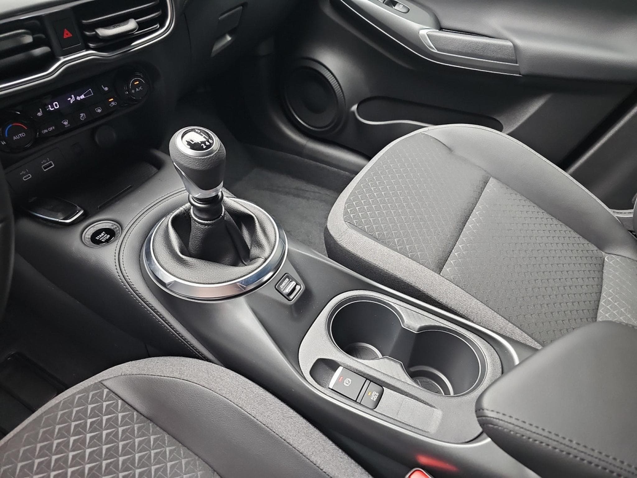 Nissan Juke 1.6 Hybrid 143 Auto N-Connecta (2026) - Photo 11