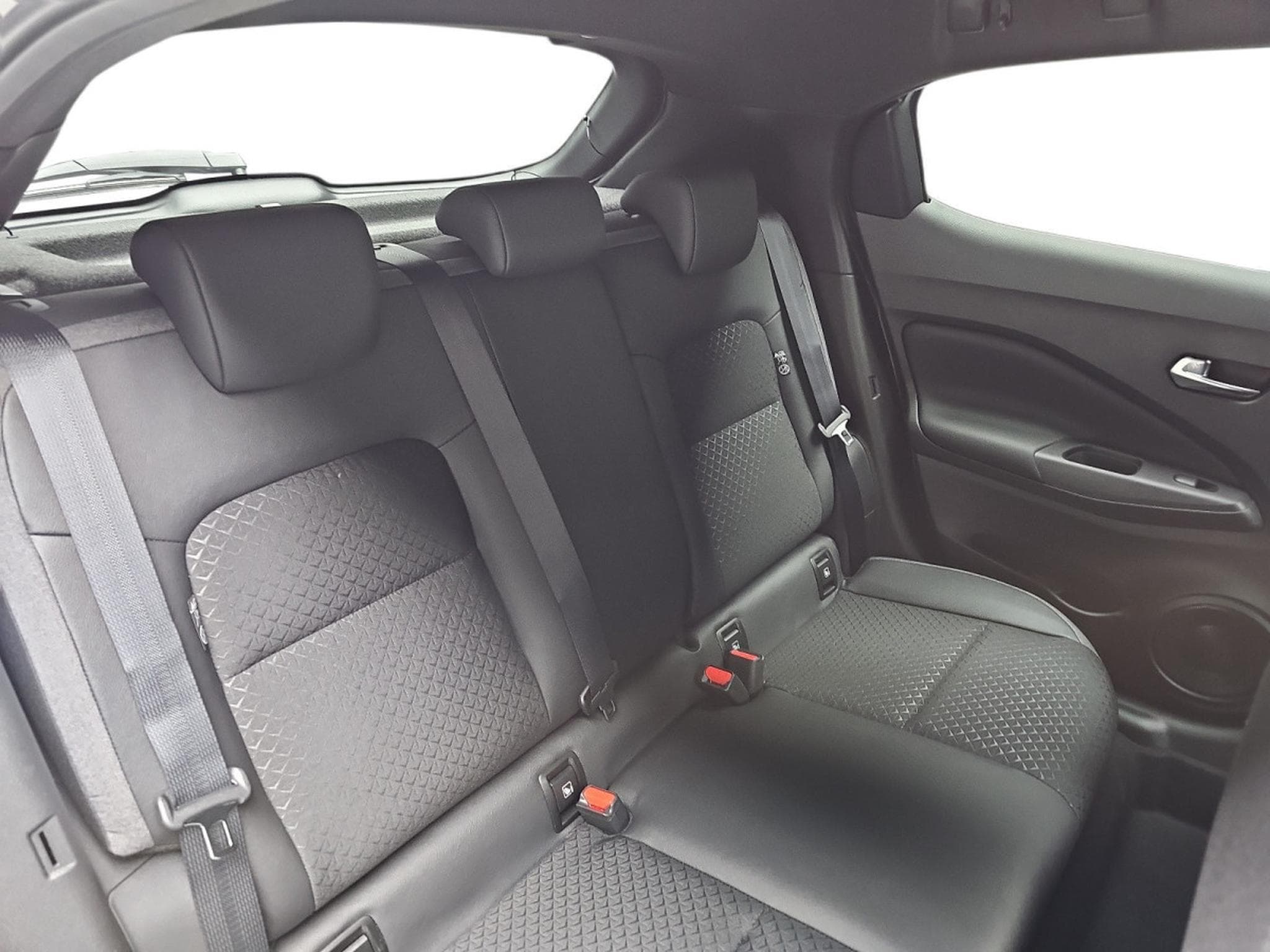 Nissan Juke 1.6 Hybrid 143 Auto N-Connecta (2026) - Photo 16