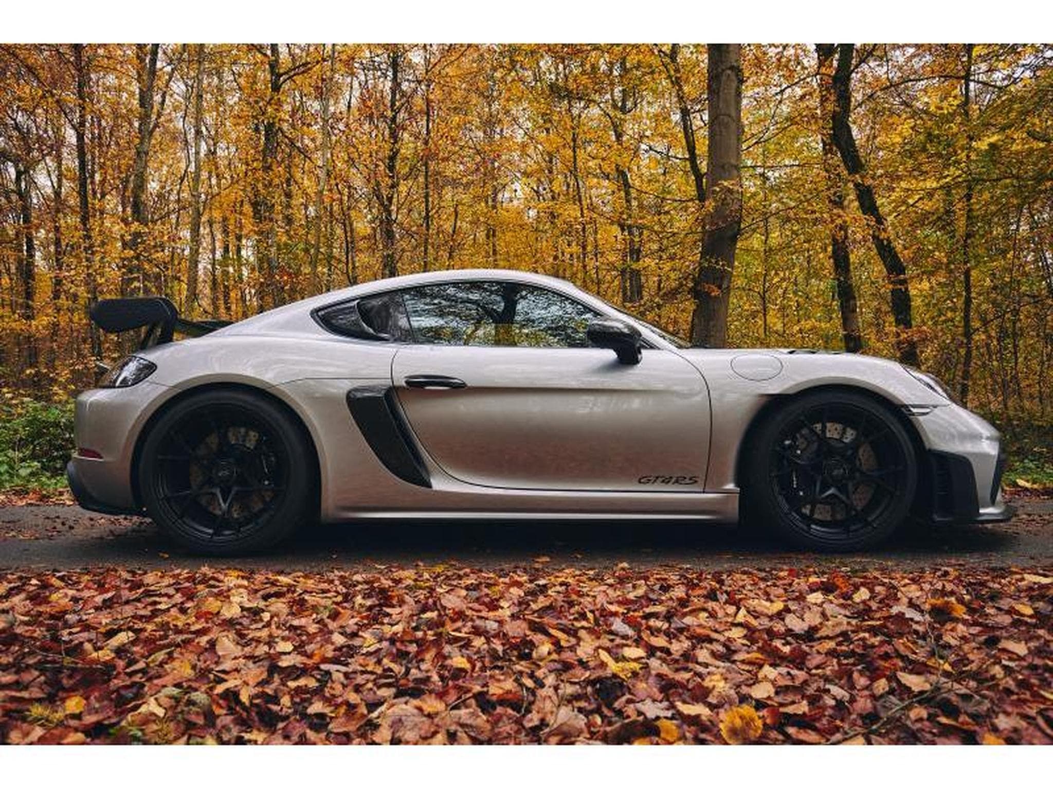 Porsche Cayman GT4 RS Weissach (2023) - Photo 1