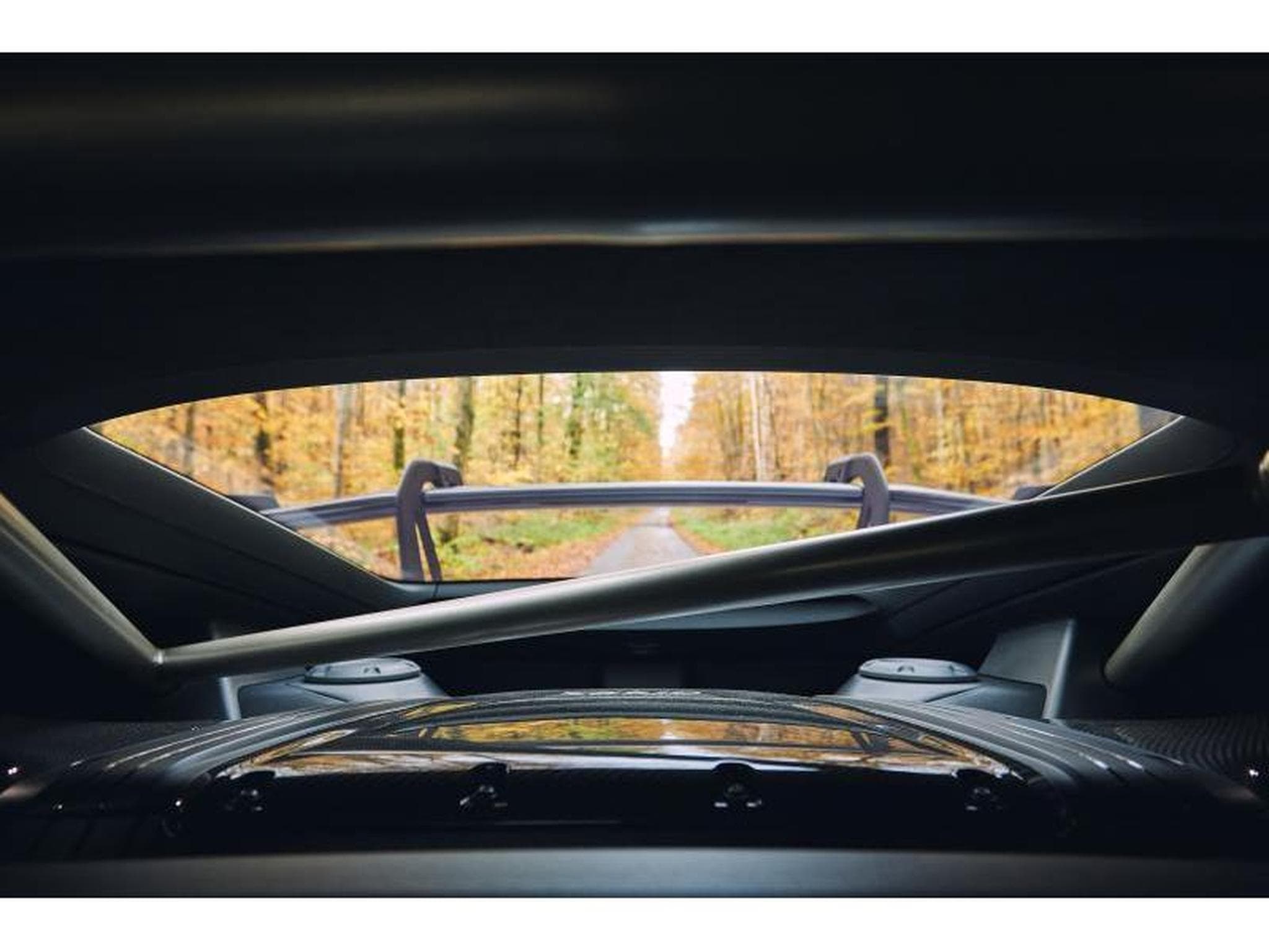 Porsche Cayman GT4 RS Weissach (2023) - Photo 9