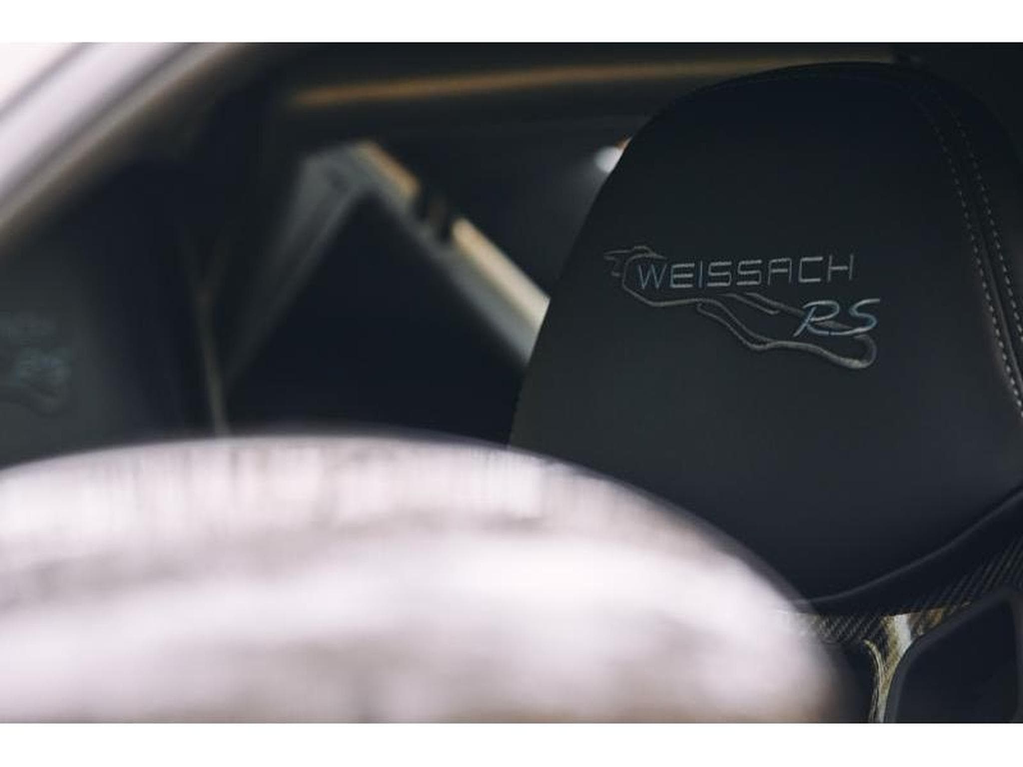 Porsche Cayman GT4 RS Weissach (2023) - Photo 43