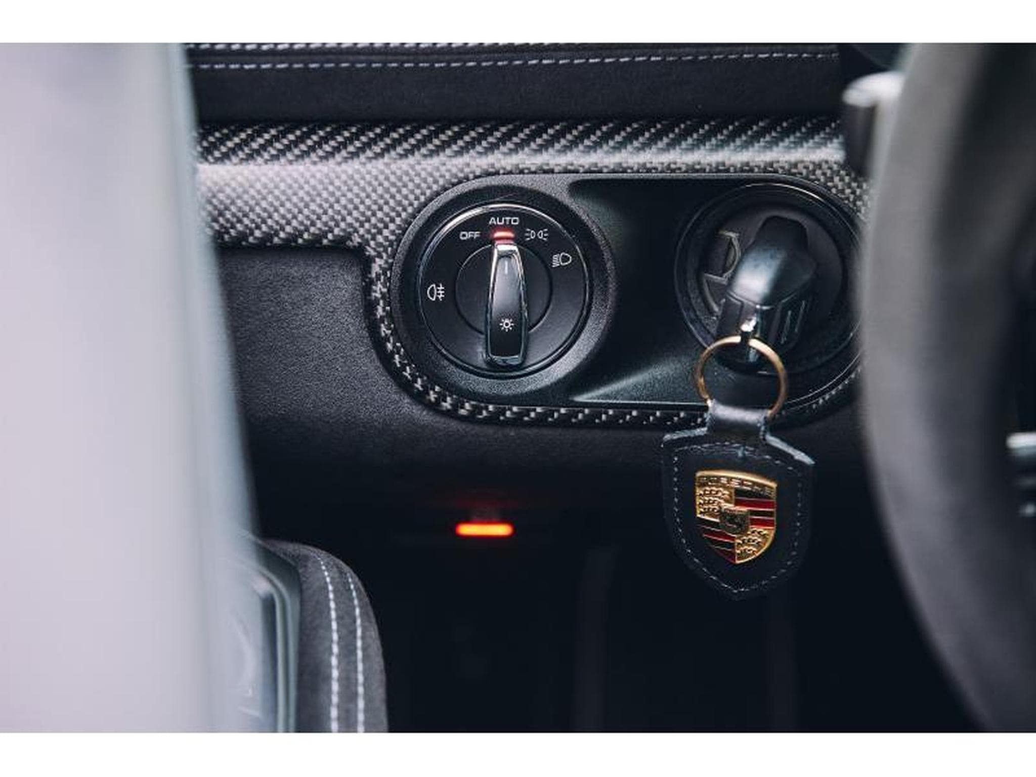 Porsche Cayman GT4 RS Weissach (2023) - Photo 41