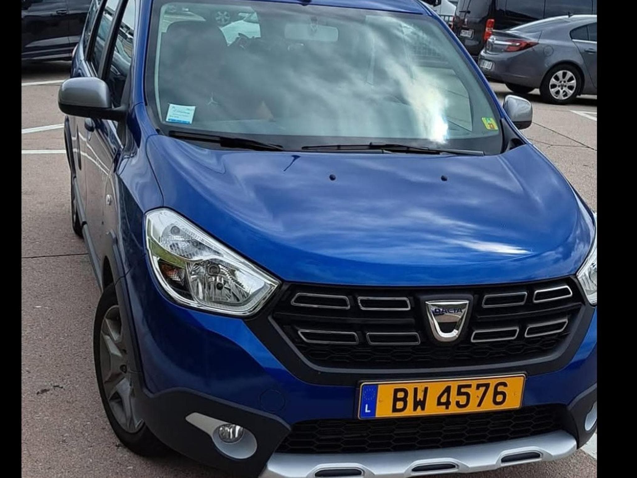 Dacia Lodgy Stepway 1.5 dCi / Blue 116 PS 7-Sitzer (2021) - Photo 2