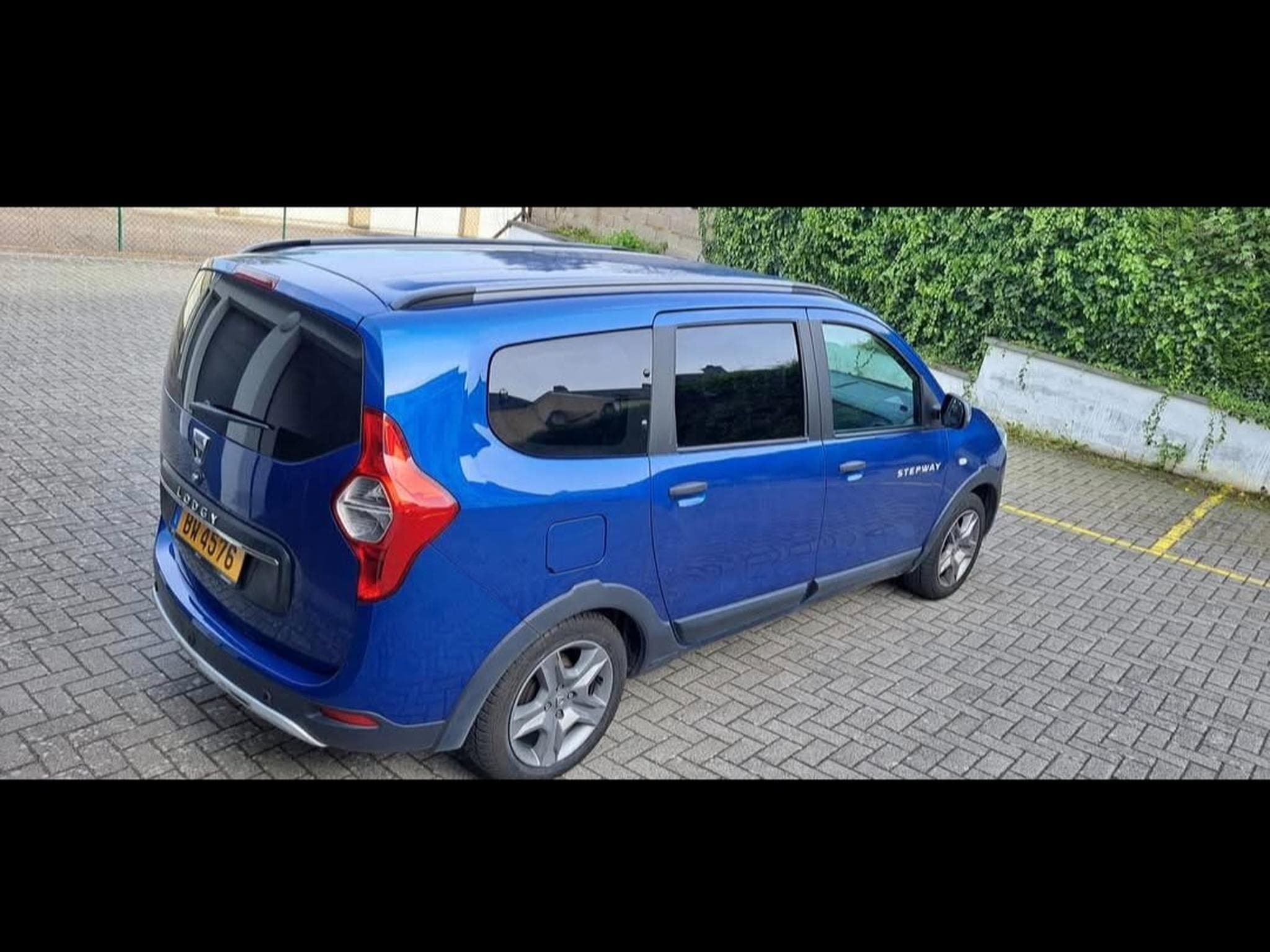 Dacia Lodgy Stepway 1.5 dCi / Blue 116 PS 7-Sitzer (2021) - Photo 3