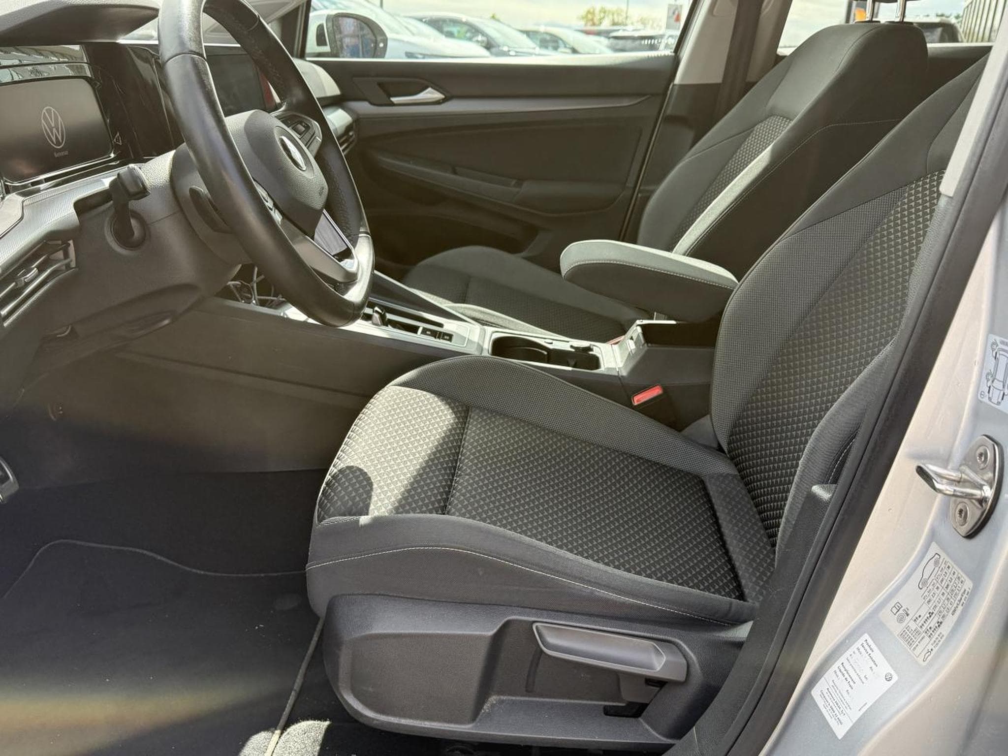 VW GOLF VIII 2.0 TDI SCR 150 ACTIVE DSG7 (2021) - Foto 17