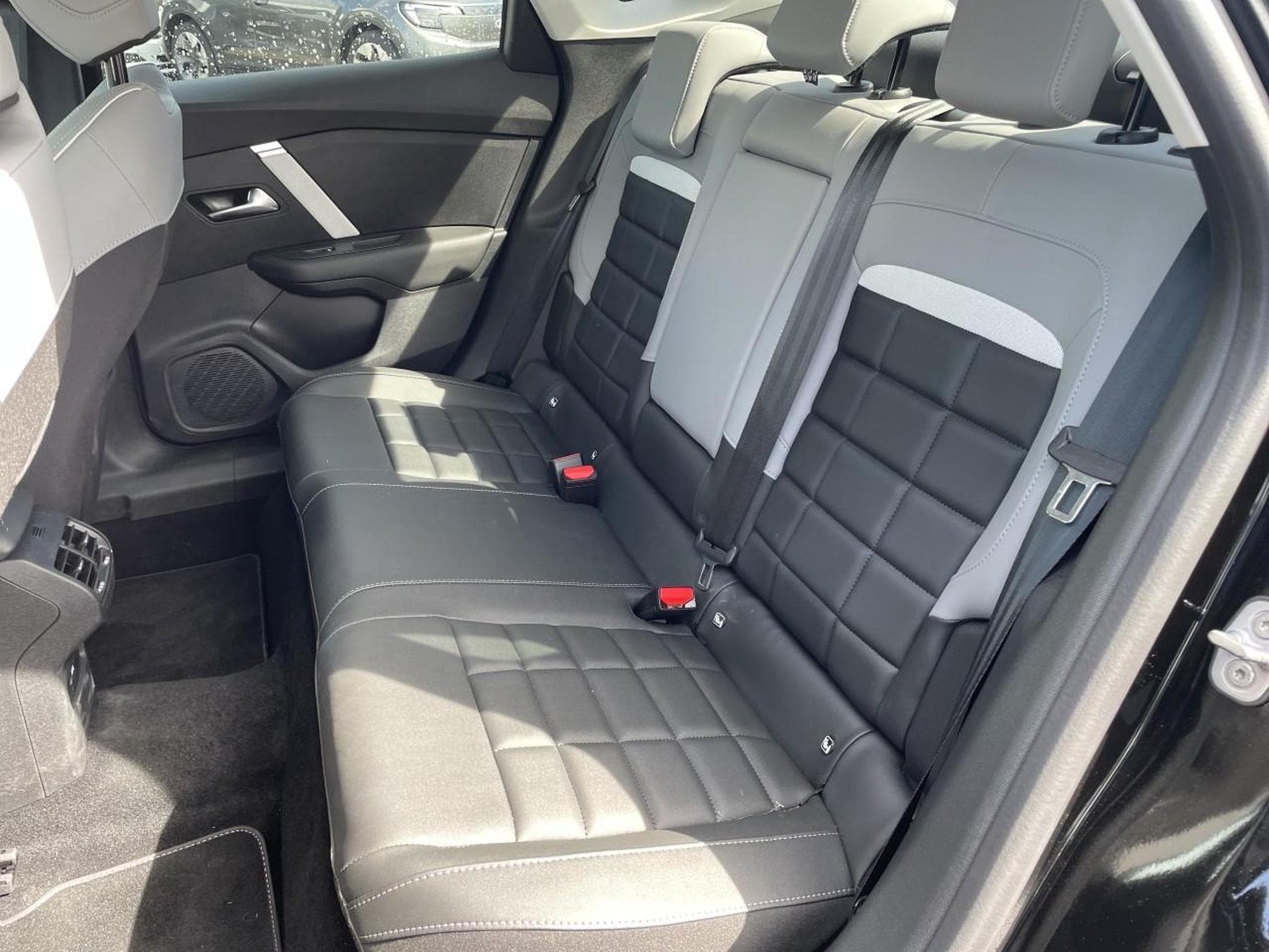Citroen C4 X 1.2 HYBRIDE 145 MAX E-DCS6 (2025) - Foto 17