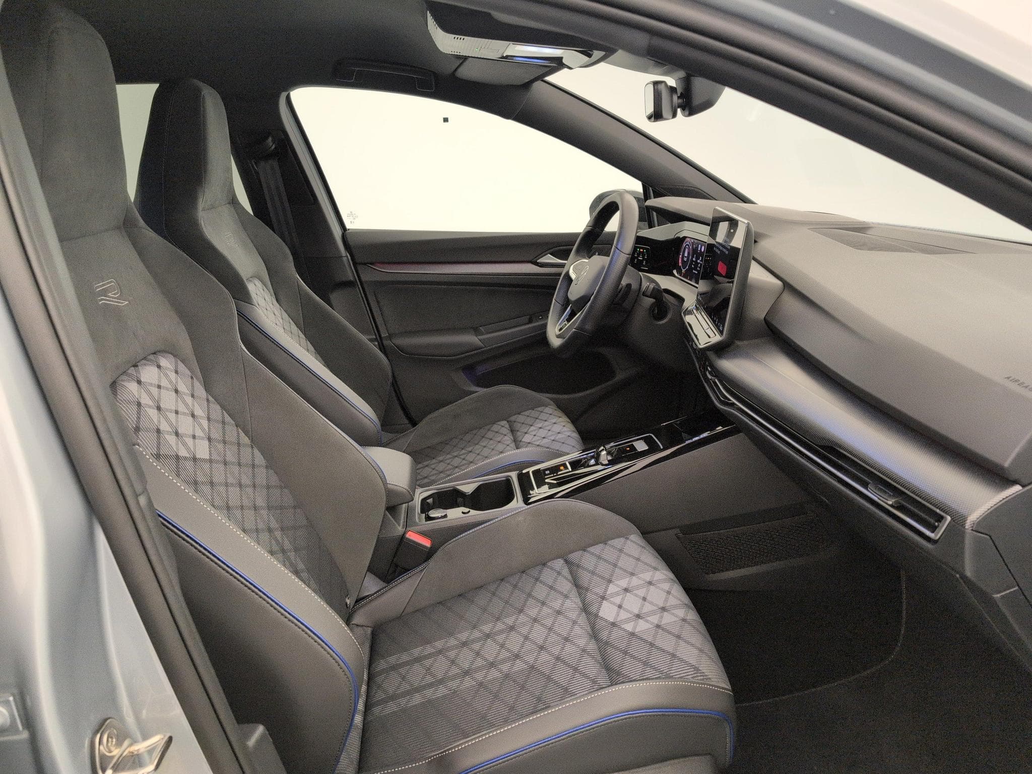 VW Golf VIII 2.0 TDI 150 DSG7 R-LINE (2025) - Foto 9