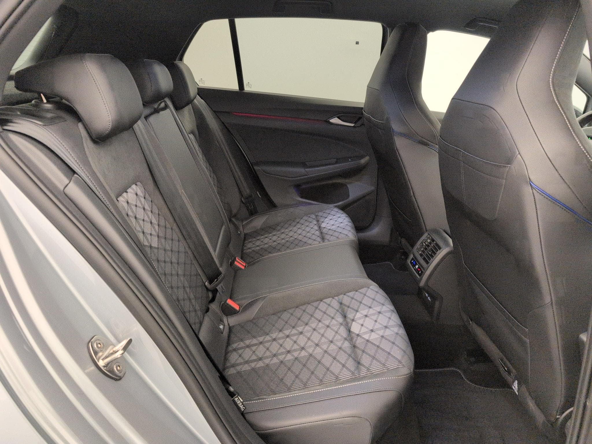 VW Golf VIII 2.0 TDI 150 DSG7 R-LINE (2025) - Foto 10