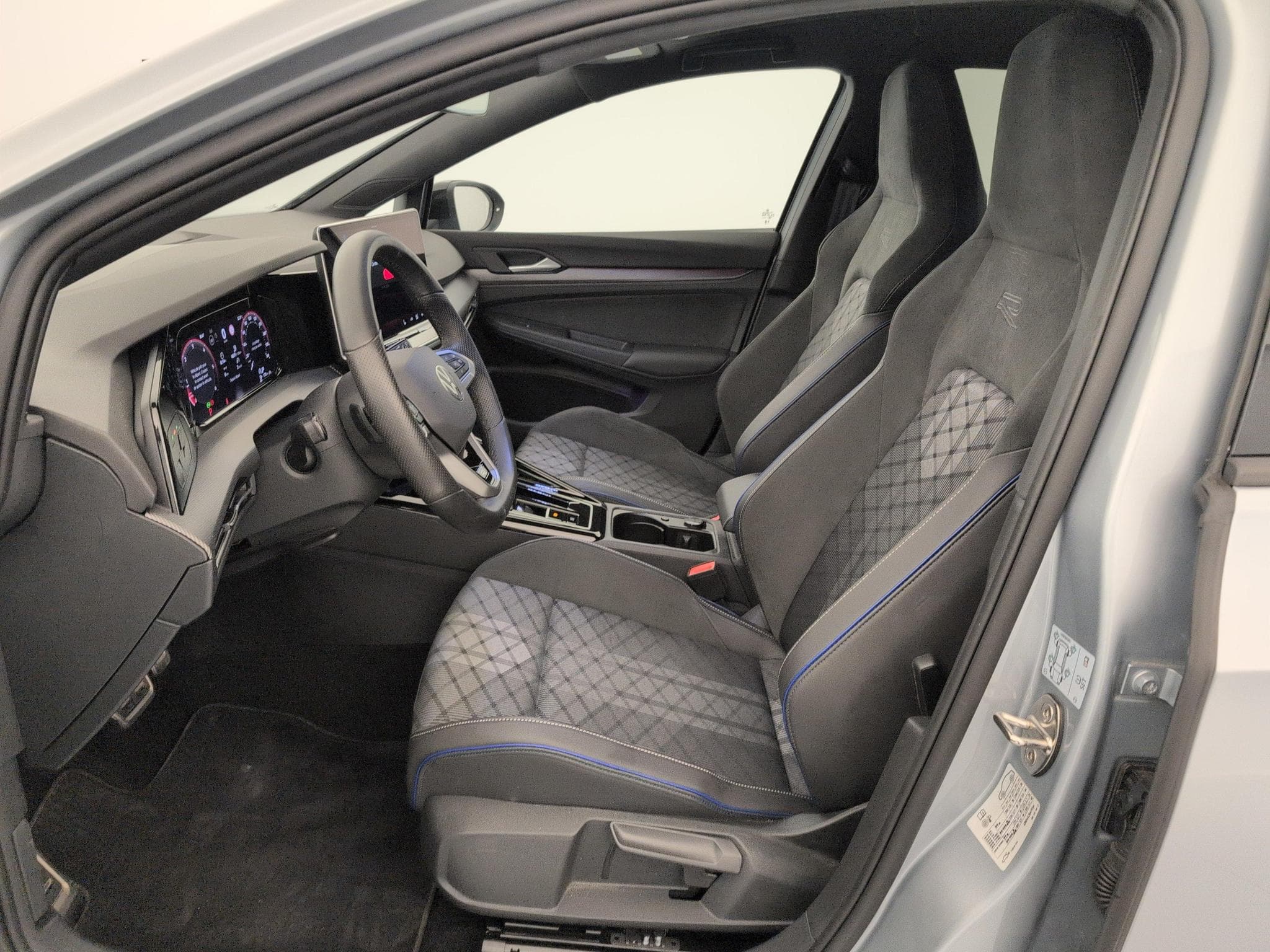 VW Golf VIII 2.0 TDI 150 DSG7 R-LINE (2025) - Foto 16