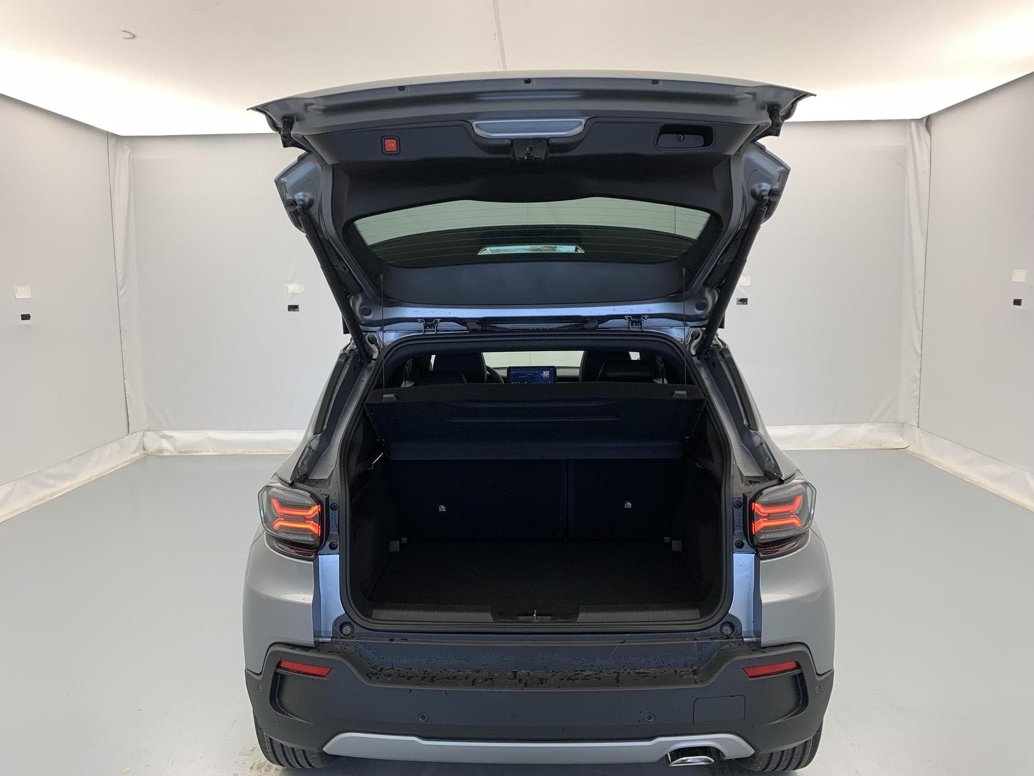 Jeep Avenger 1.2 Turbo T3 110 ch e-Hybrid BVR6 Summit (2026) - Foto 12