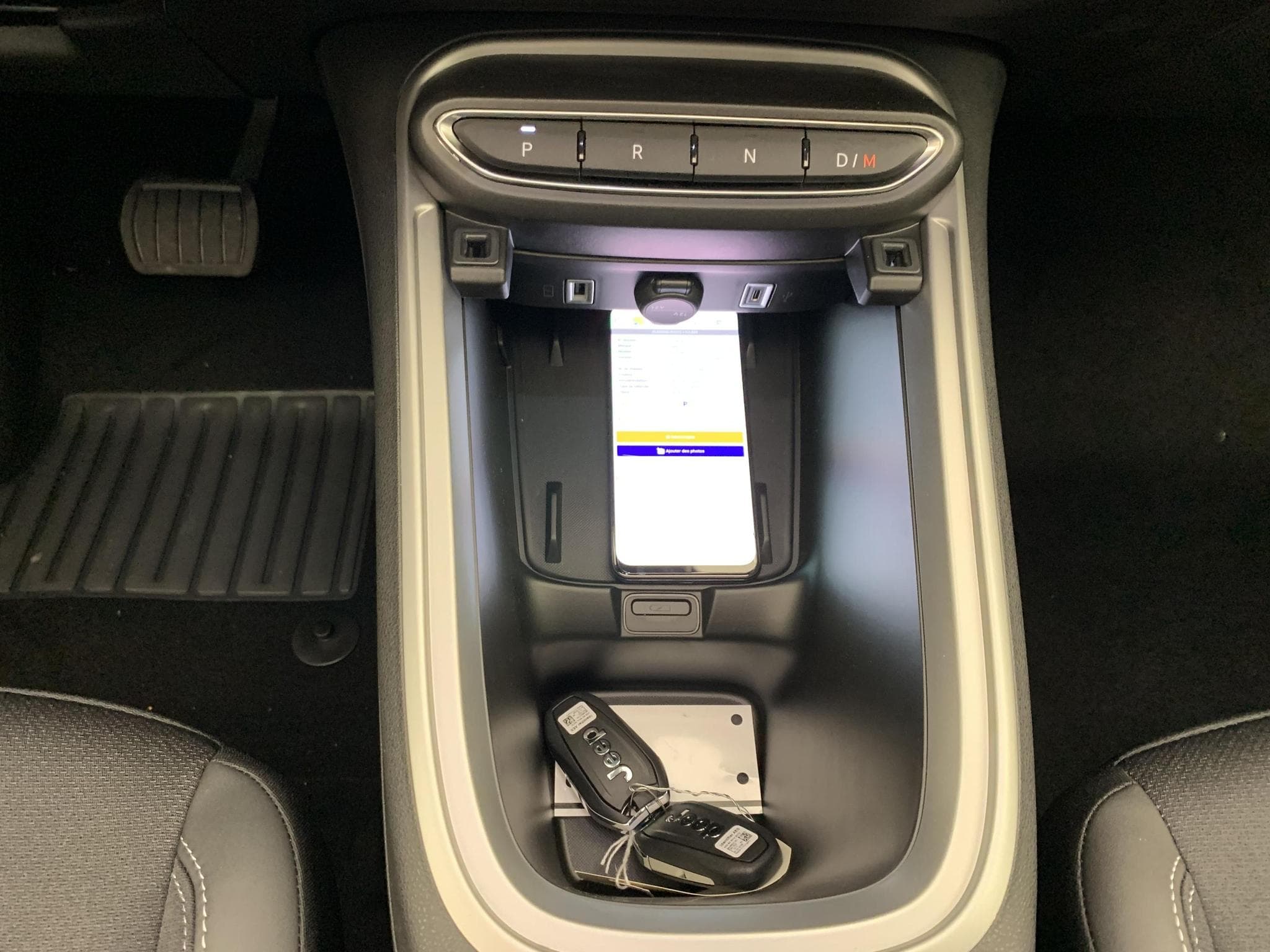 Jeep Avenger 1.2 Turbo T3 110 ch e-Hybrid BVR6 Summit (2026) - Foto 19