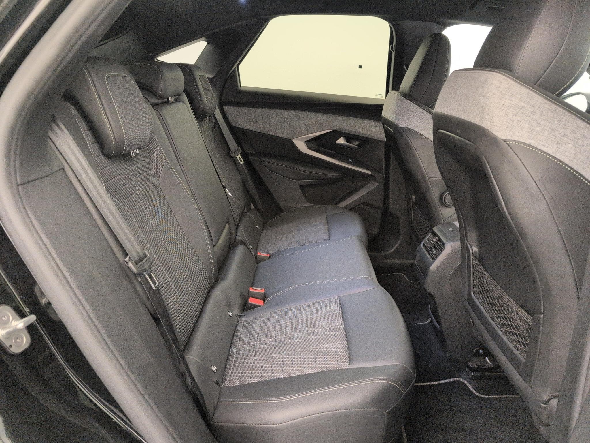 Peugeot 3008 Hybrid 145 e-DCS6 GT (2025) - Foto 10