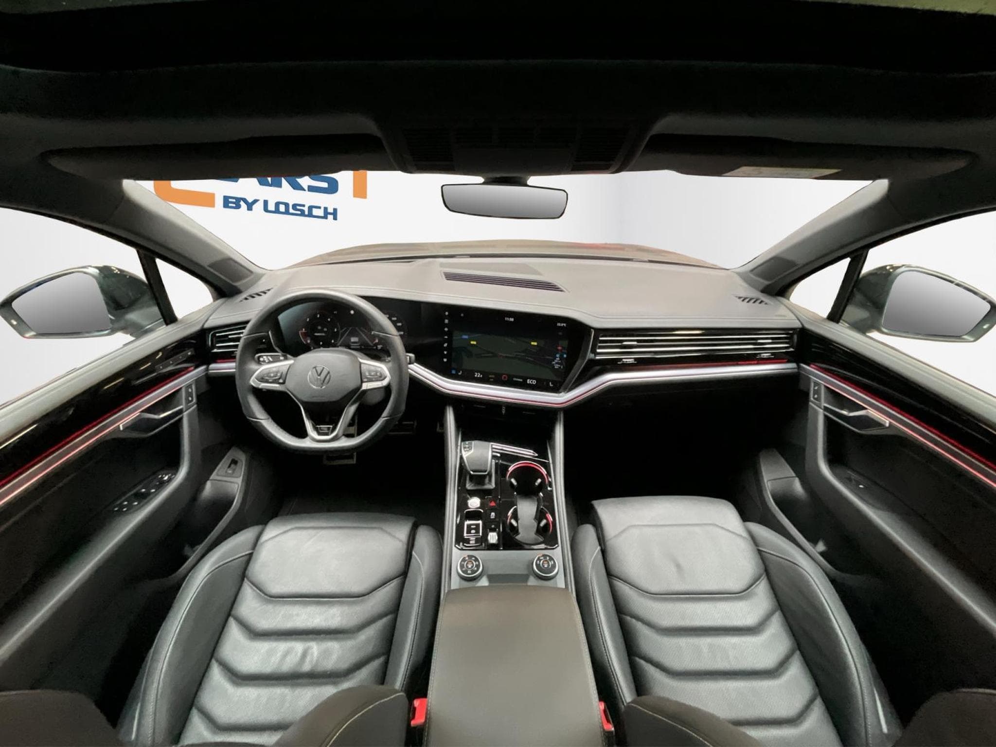 VW Touareg R-Line+4M+Black-Style+Pano+AHK+Luft.+Stand-H. (2025) - Photo 2