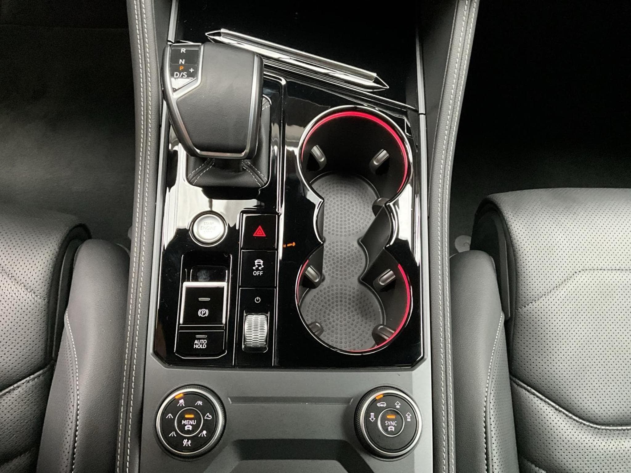 VW Touareg R-Line+4M+Black-Style+Pano+AHK+Luft.+Stand-H. (2025) - Photo 12