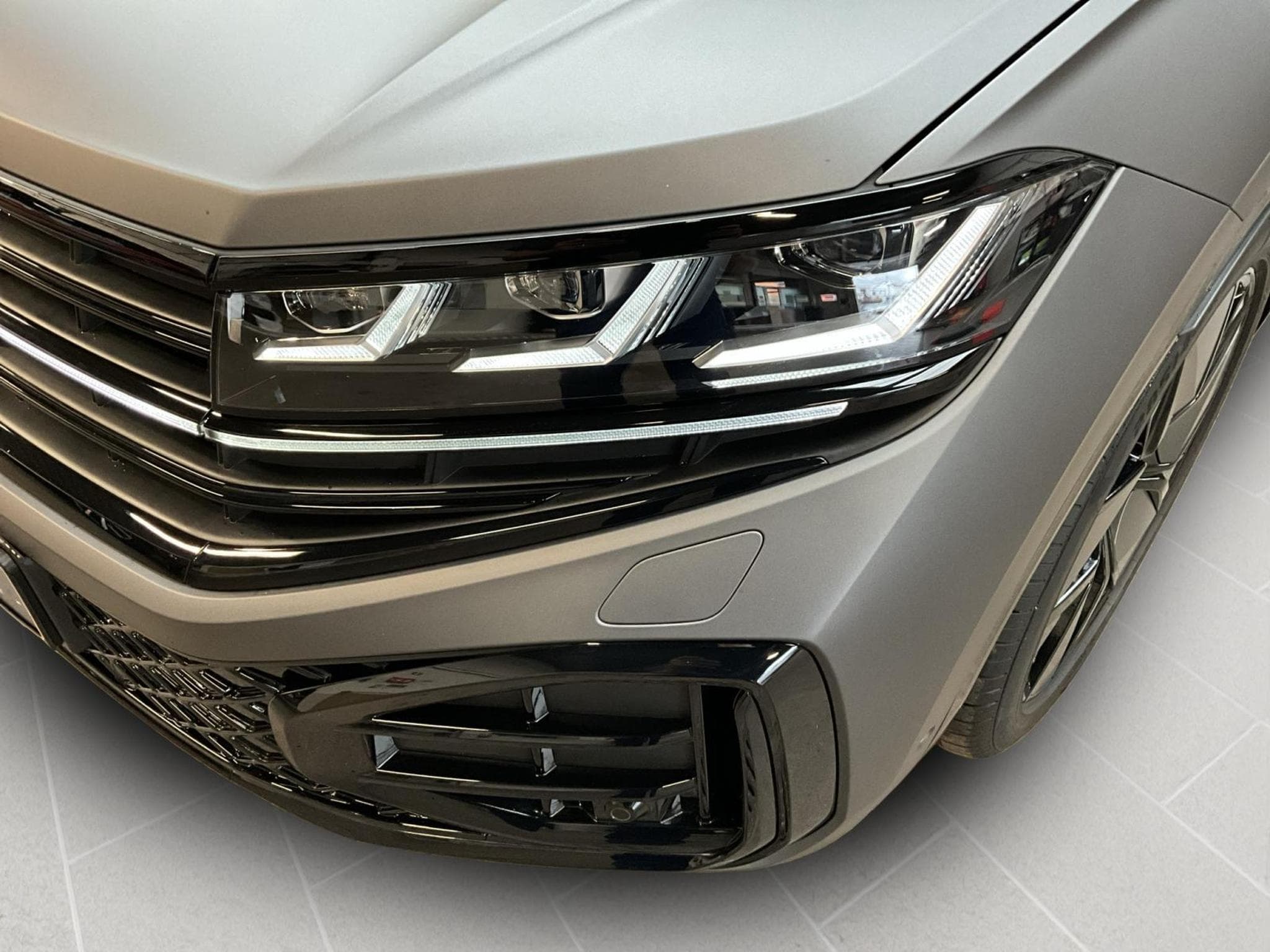VW Touareg R-Line+4M+Black-Style+Pano+AHK+Luft.+Stand-H. (2025) - Photo 18