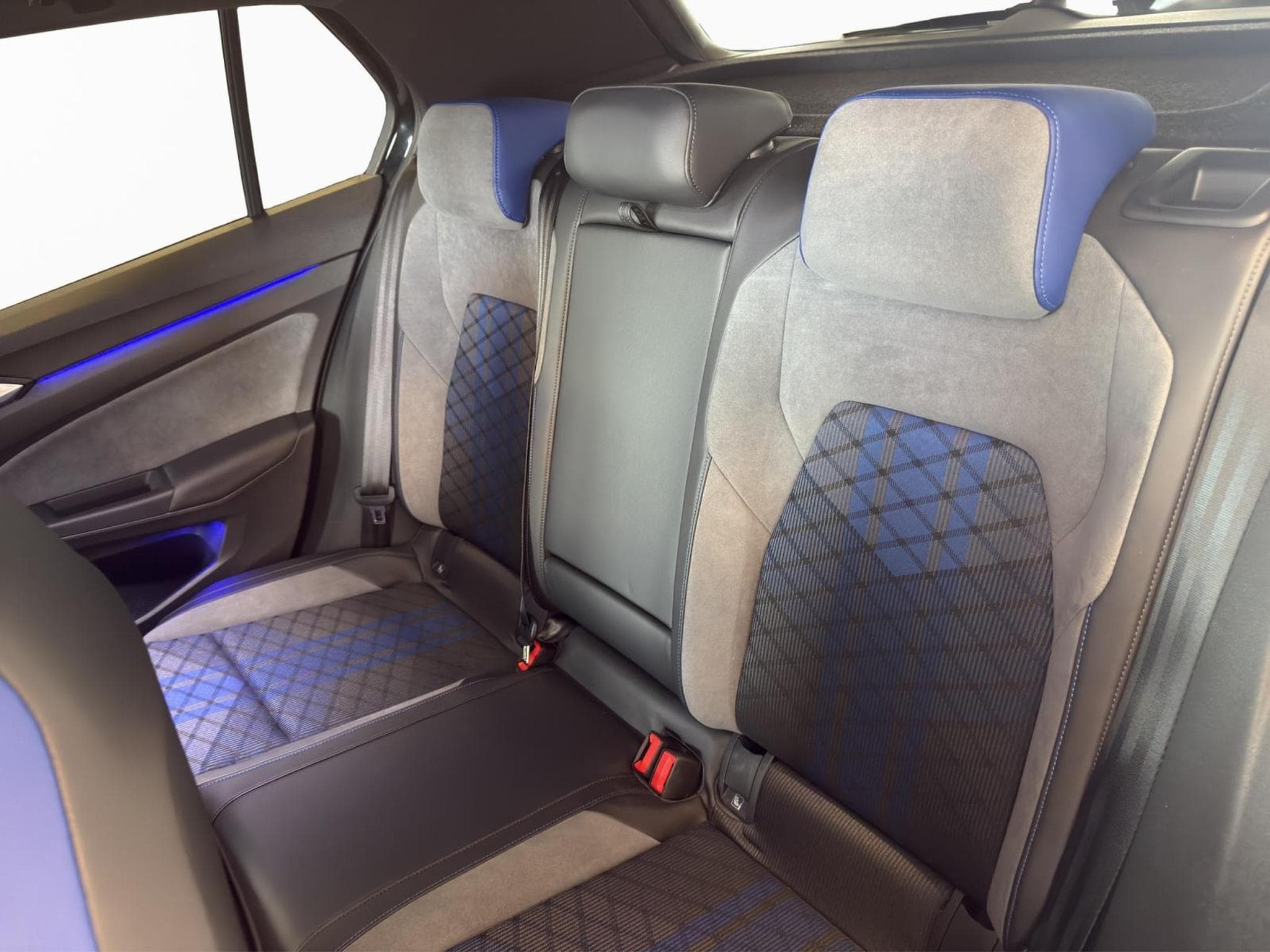 VW Golf PERFORMANCE (2024) - Photo 16