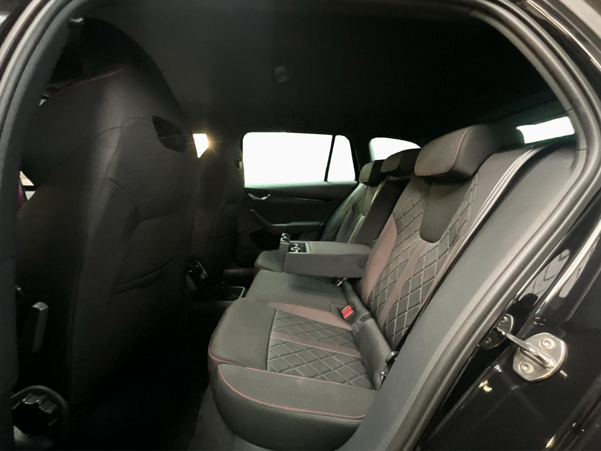 Skoda Octavia RS+DSG+LED+Navi+P.Simply-Clever-Premium (2025) - Foto 15
