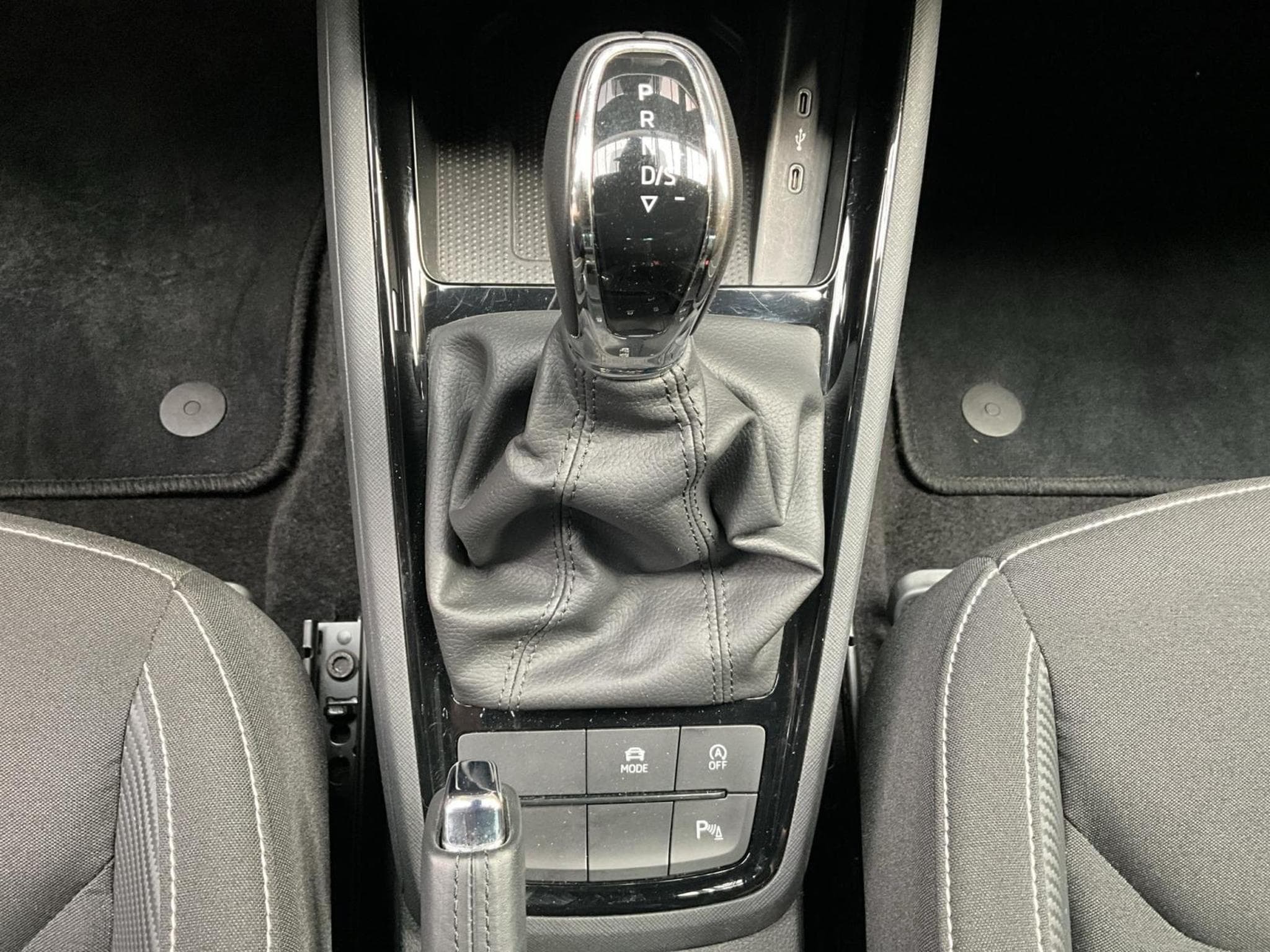 Skoda Kamiq Monte-Carlo+DSG+LED+NAVI+DAB+Pano (2025) - Photo 12