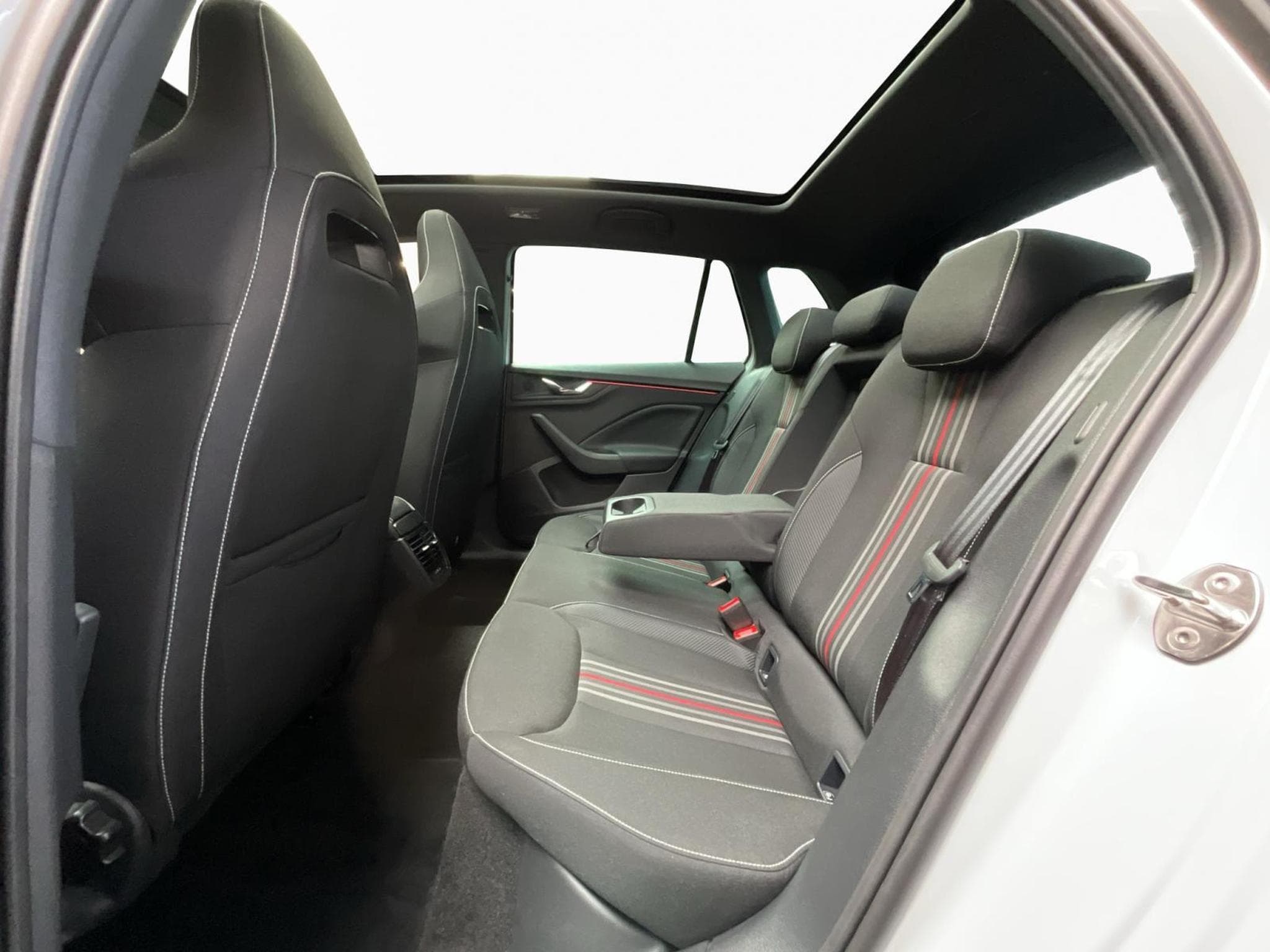 Skoda Kamiq Monte-Carlo+DSG+LED+NAVI+DAB+Pano (2025) - Photo 16