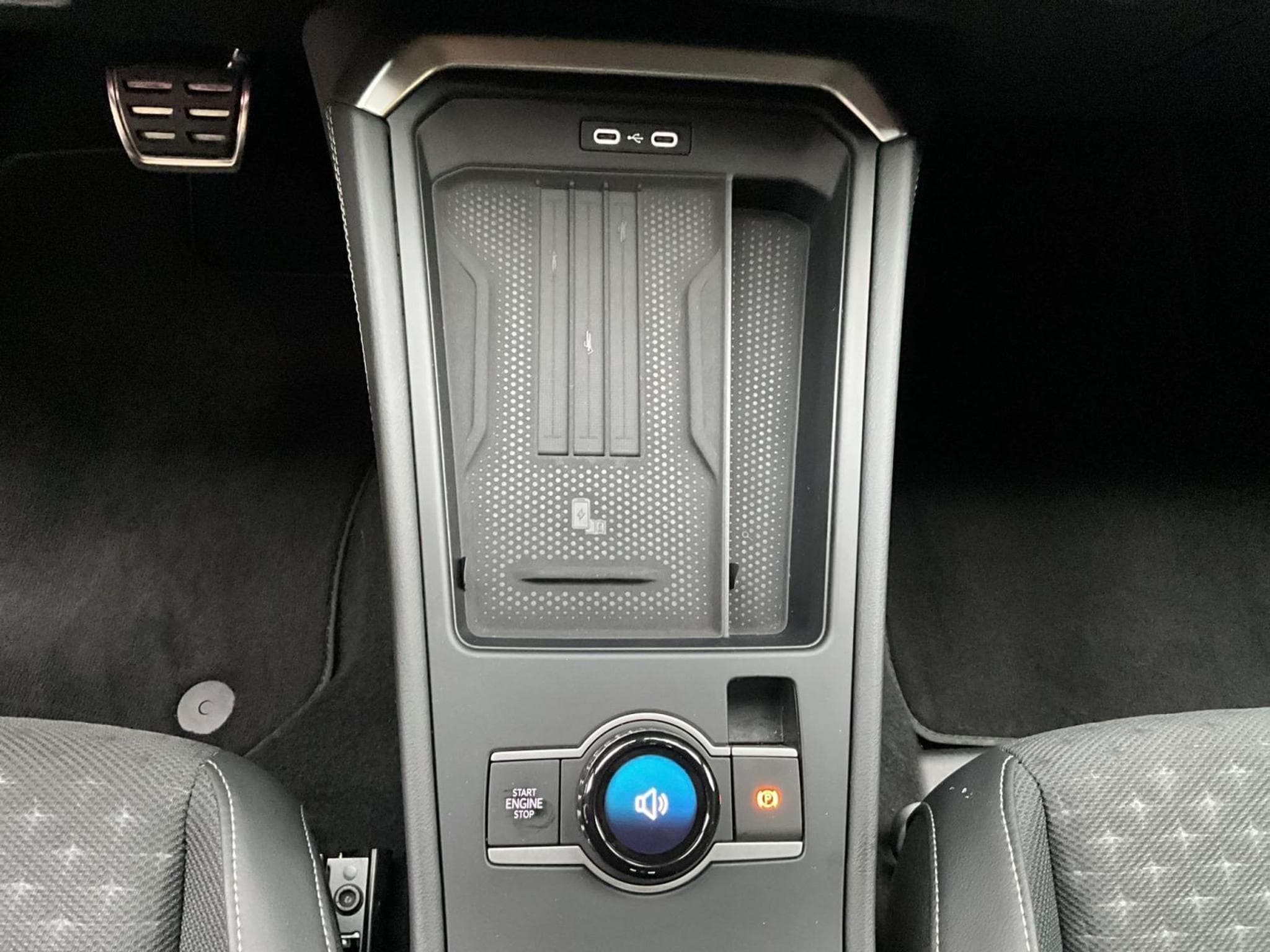 VW T-Roc R-Line+DSG+P.Park+P.Tech.+P.Design+Harman (2025) - Photo 20