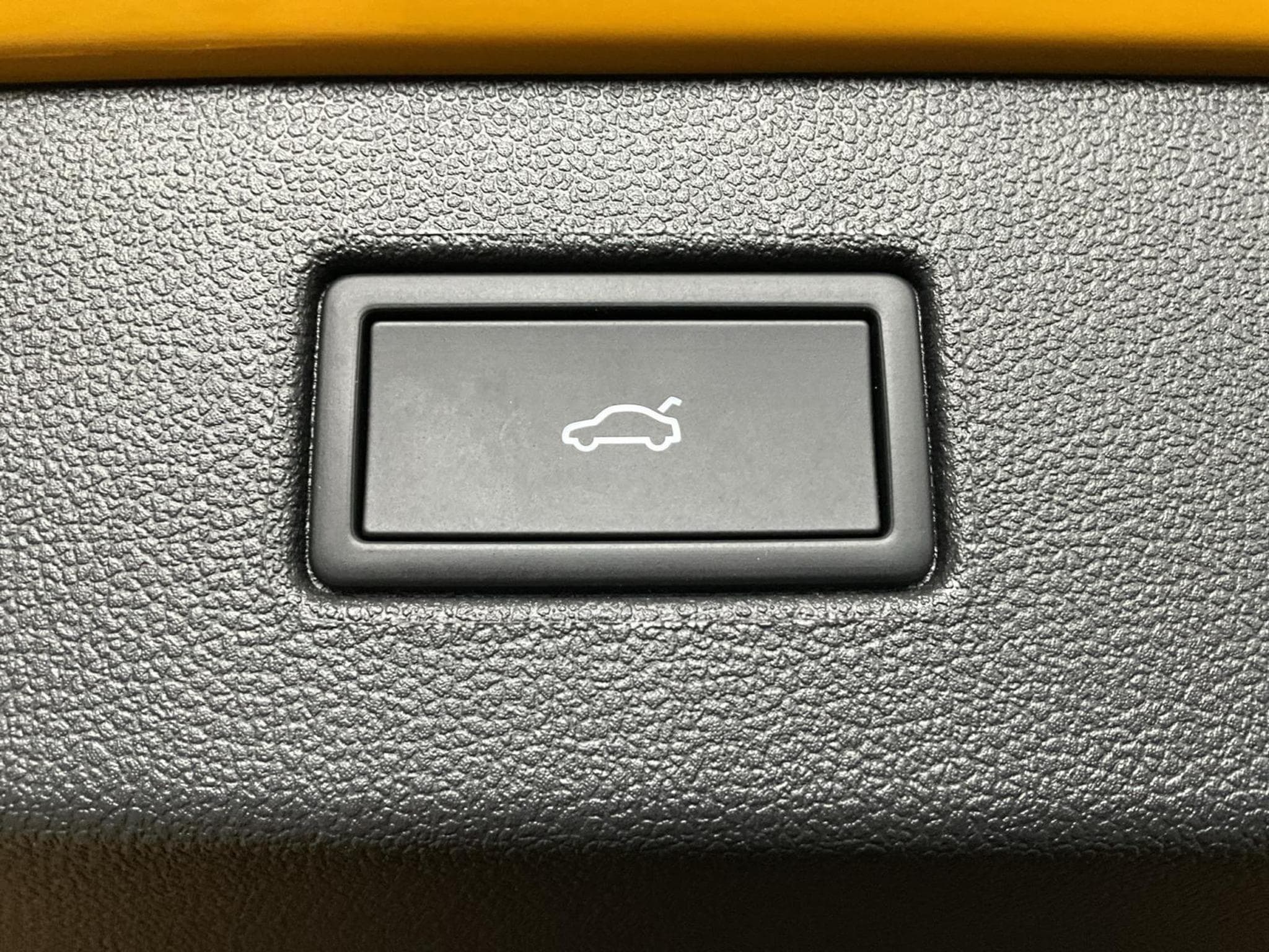 VW T-Roc R-Line+DSG+P.Park+P.Tech.+P.Design+Harman (2025) - Photo 18