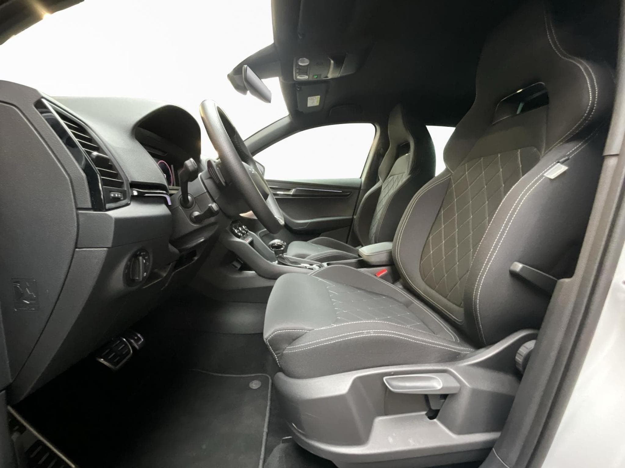 Skoda Karoq Sportline+DSG+LED+NAVI+AHK+P.Travel (2025) - Photo 9