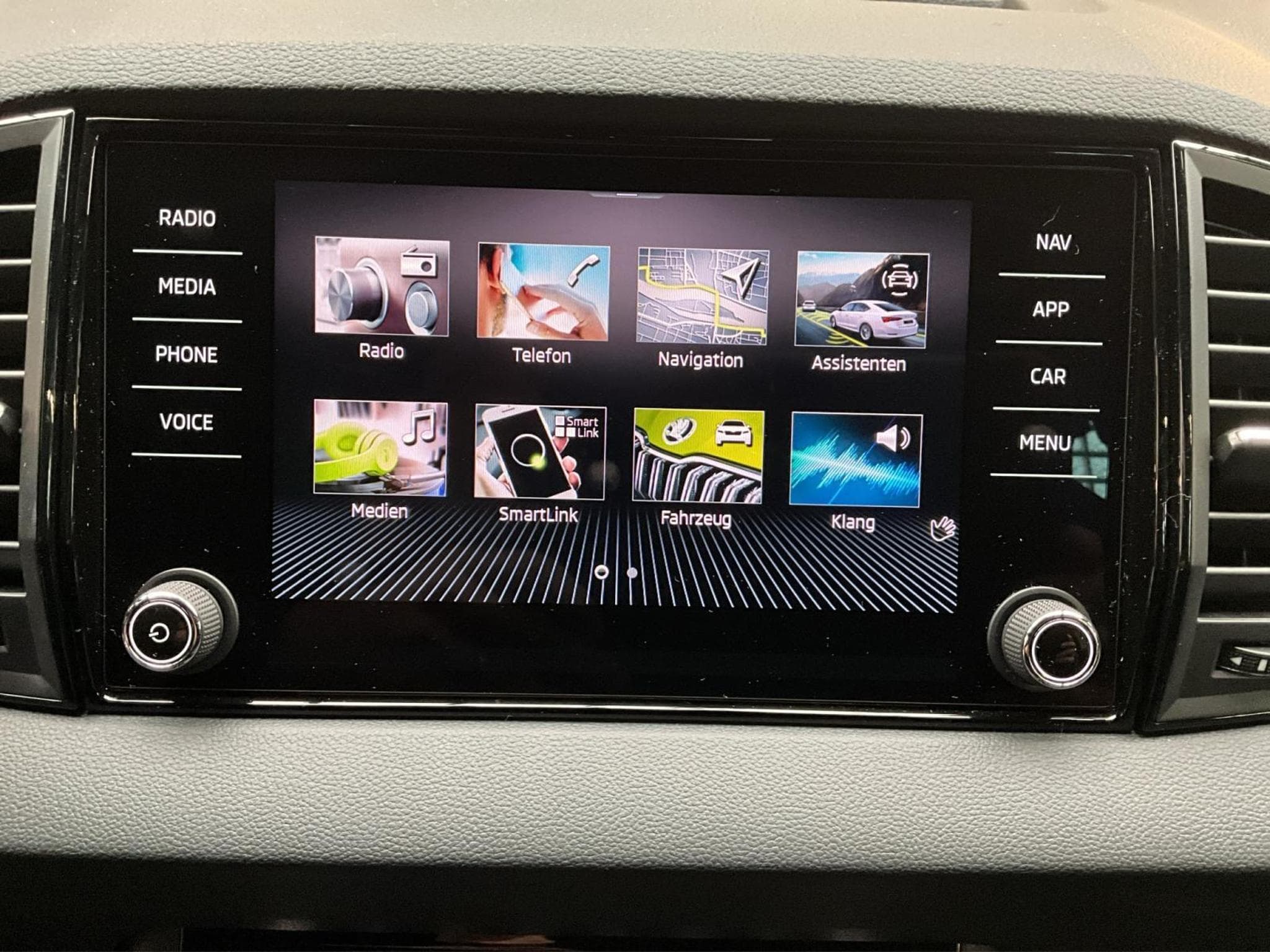 Skoda Karoq Sportline+DSG+LED+NAVI+AHK+P.Travel (2025) - Photo 13