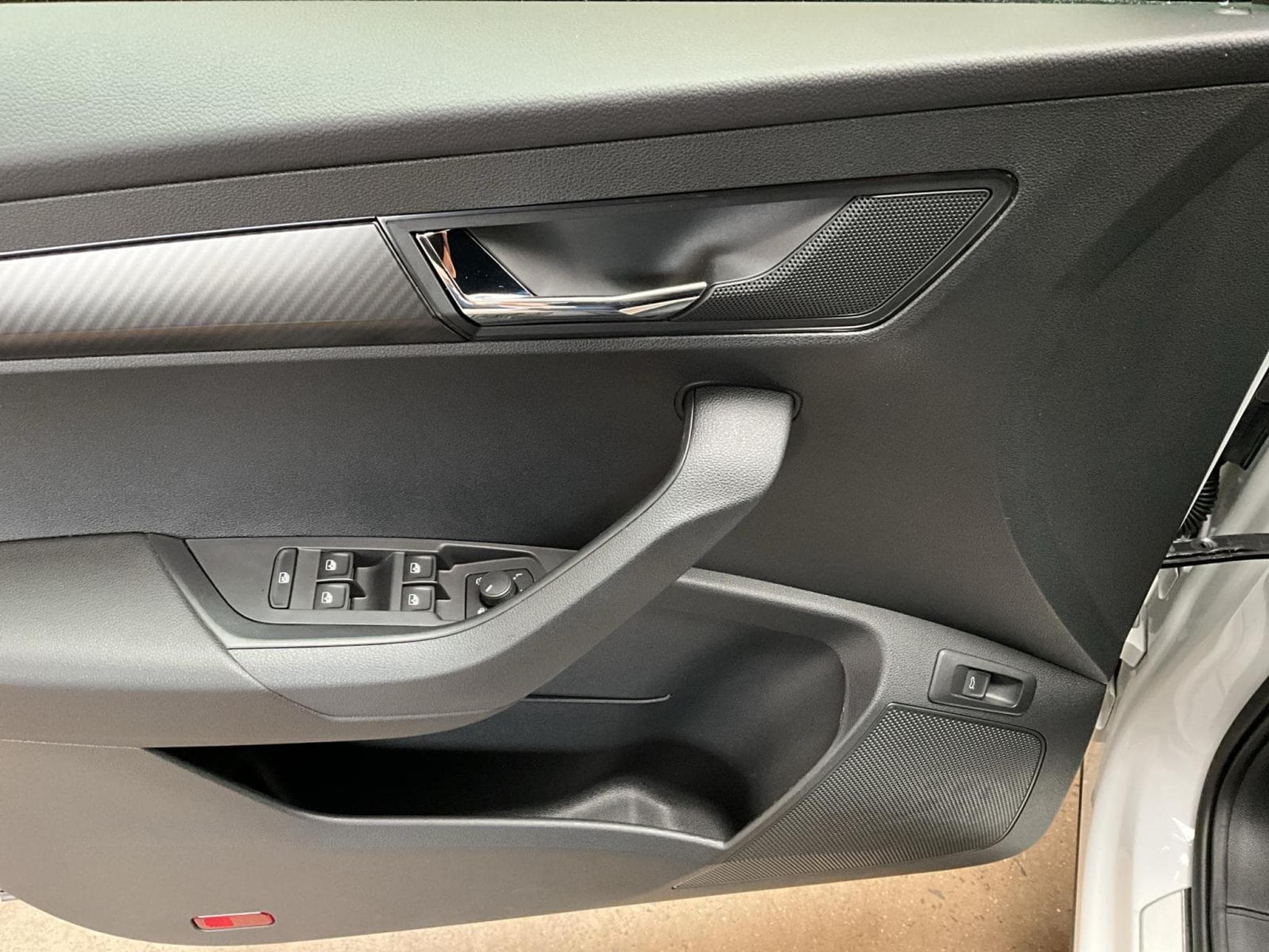 Skoda Karoq Sportline+DSG+LED+NAVI+AHK+P.Travel (2025) - Photo 14