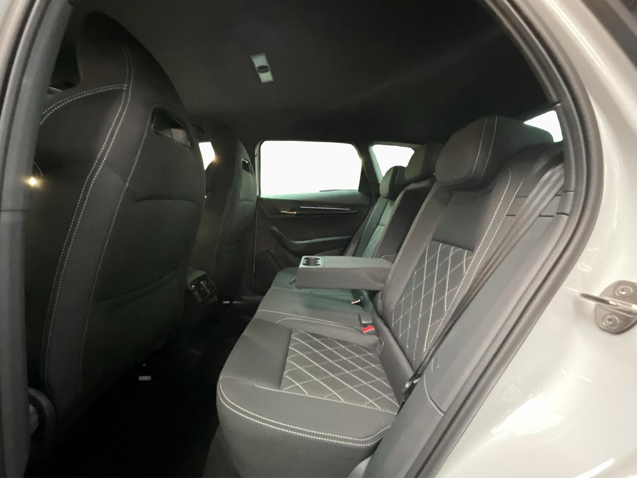 Skoda Karoq Sportline+DSG+LED+NAVI+AHK+P.Travel (2025) - Photo 15