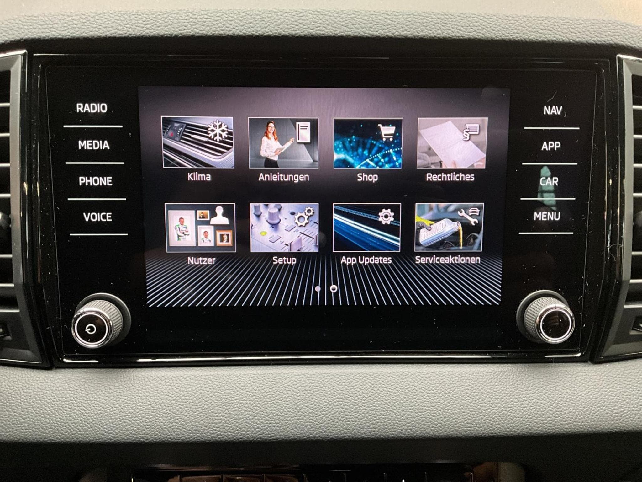 Skoda Karoq Sportline+DSG+LED+NAVI+AHK+P.Travel (2025) - Photo 20