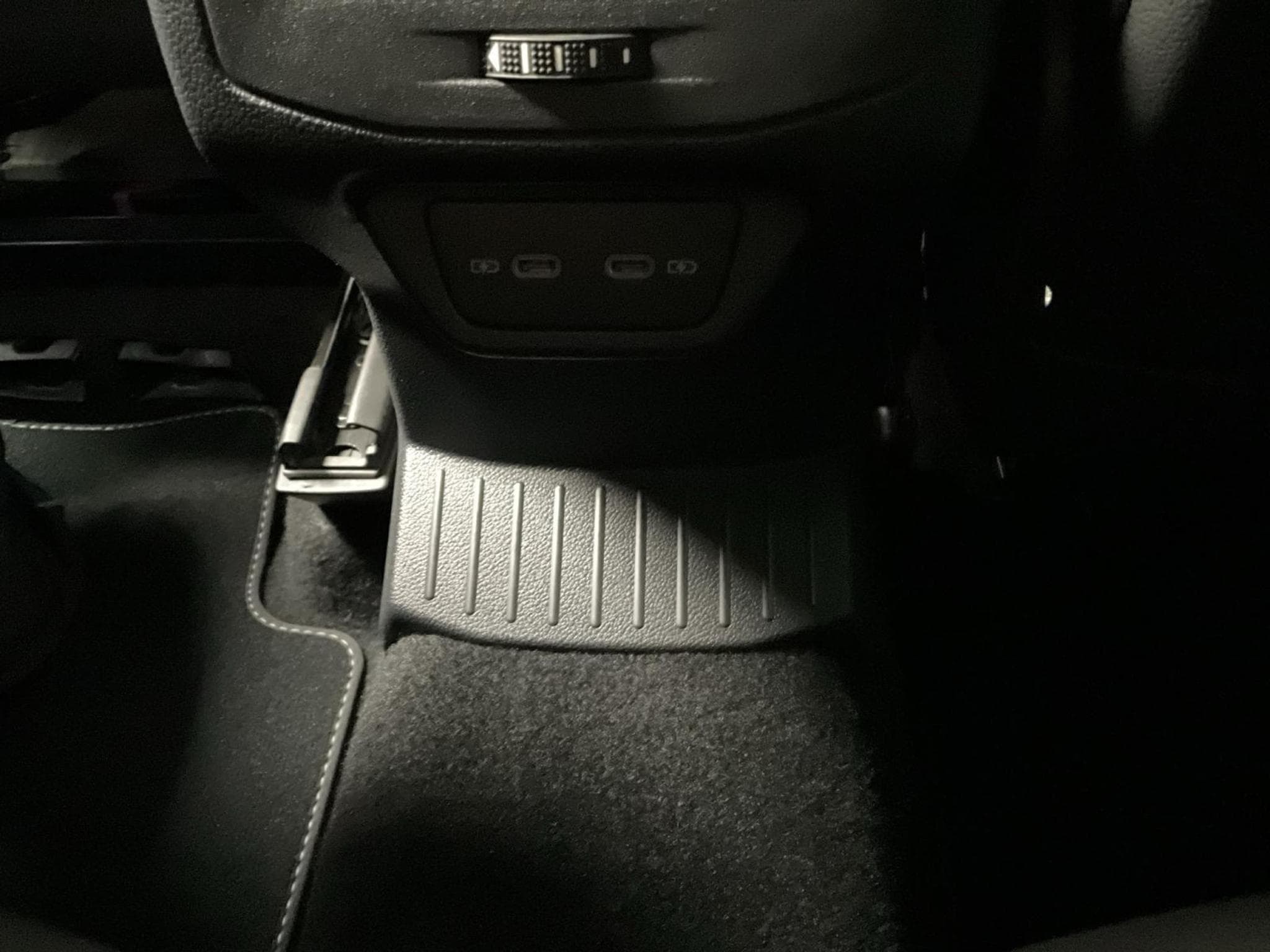 VW T-Roc R-Line+DSG+P.Aide+LM19+Black-Style (2022) - Photo 21
