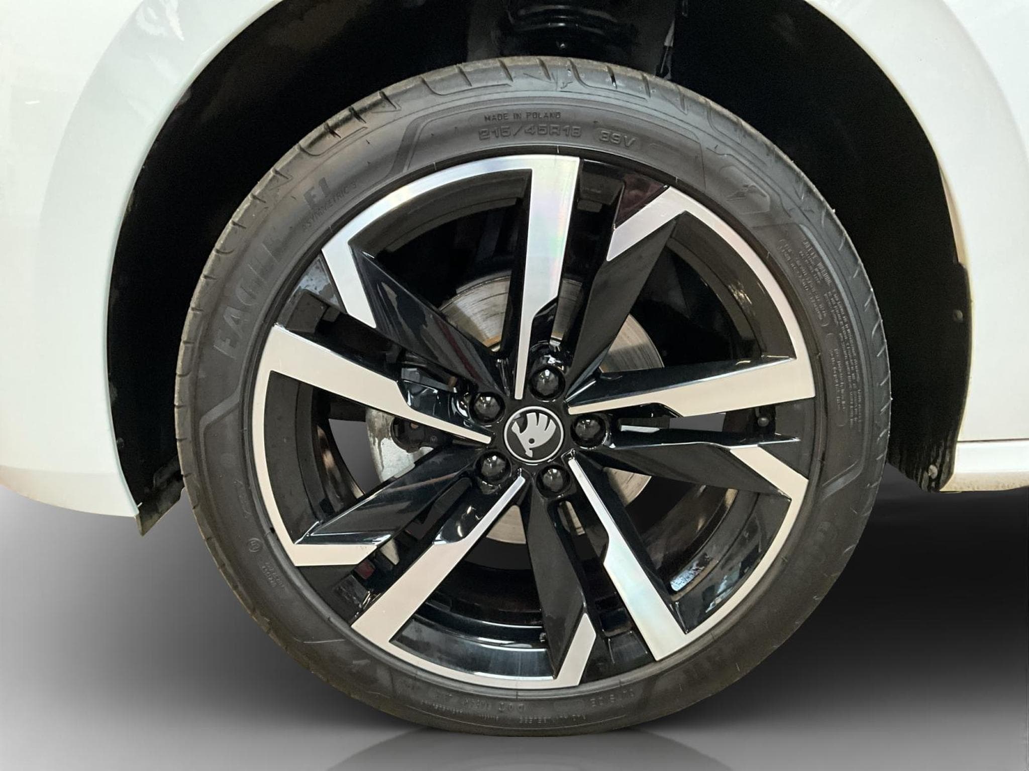 Skoda Kamiq Monte-Carlo+DSG+Pano+RearView+AHK (2025) - Photo 8