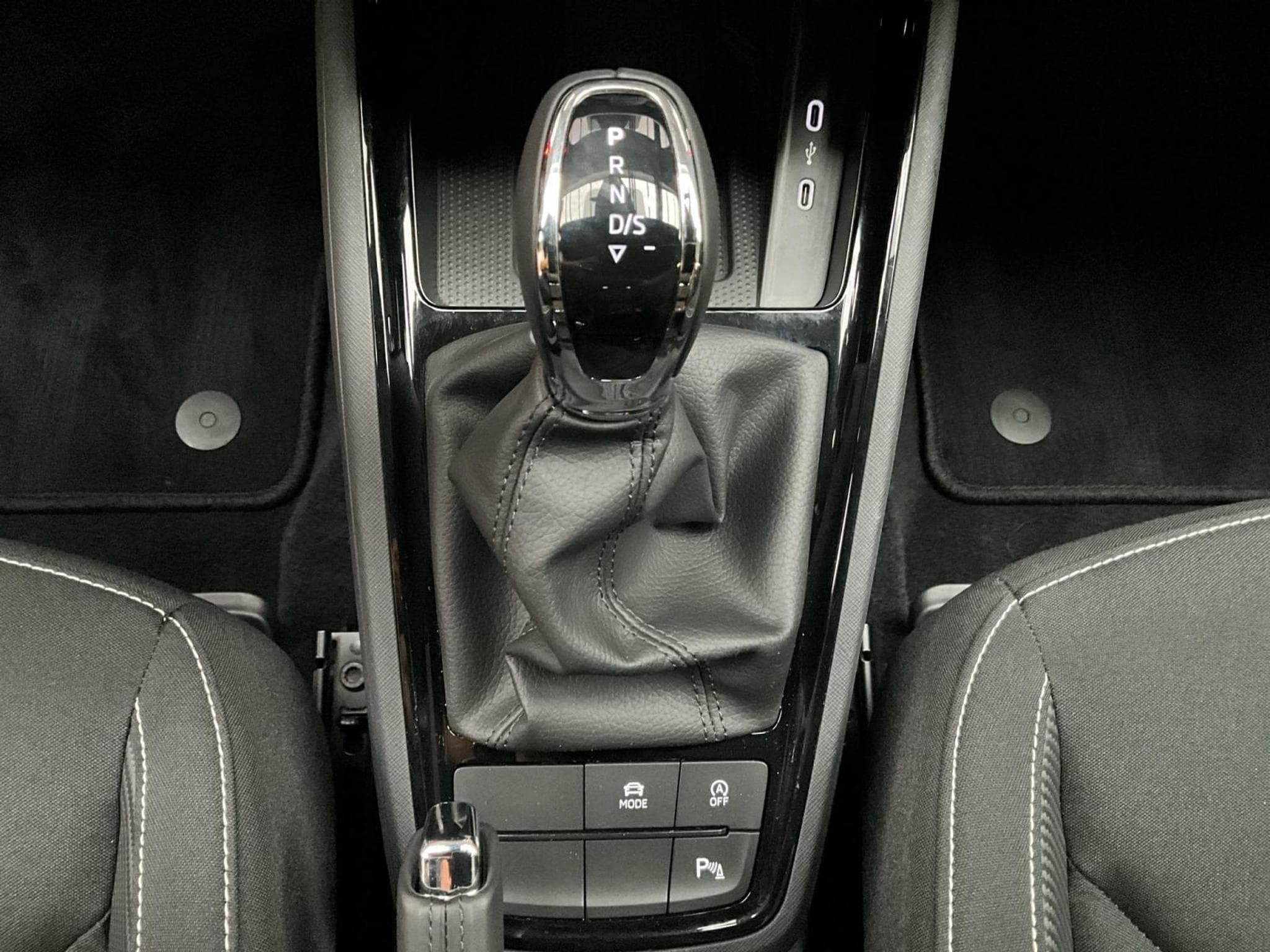 Skoda Kamiq Monte-Carlo+DSG+Pano+RearView+AHK (2025) - Photo 12