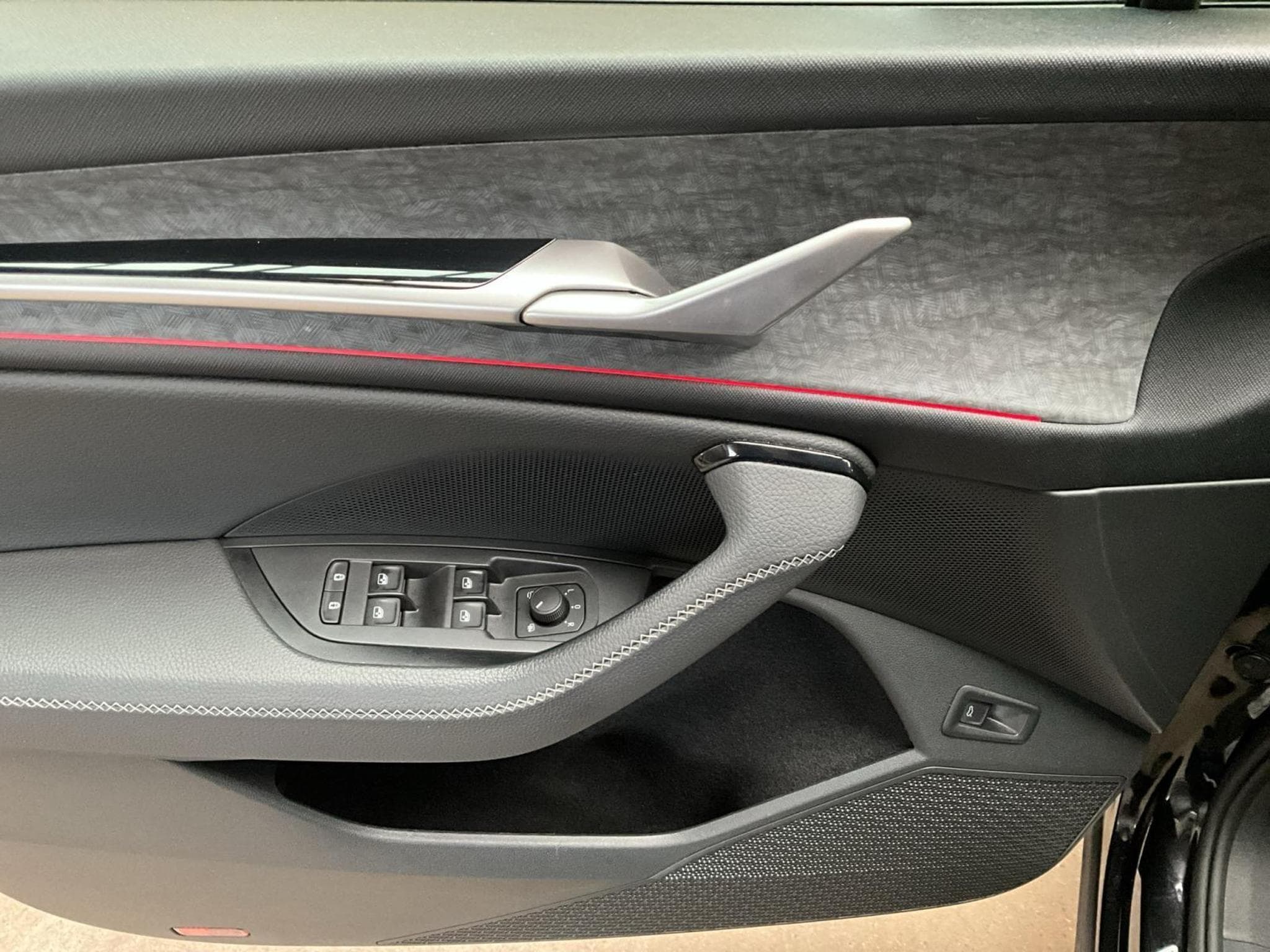 Skoda Kodiaq Selection+DSG+4x4+P.Simply&Clever+LM19+P.Light+P.Optic+P.con (2025) - Foto 14