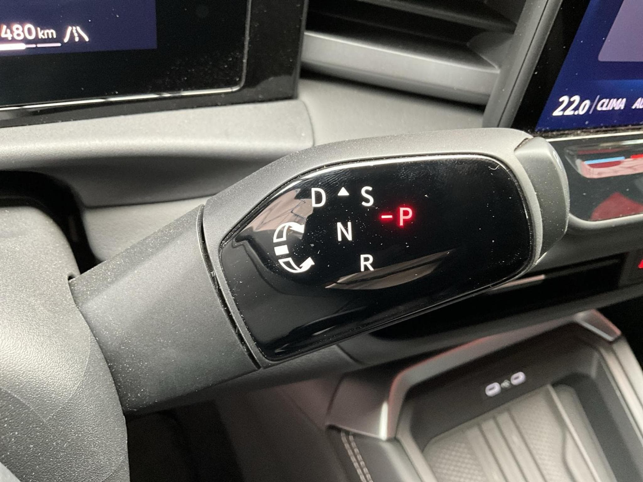 VW T-Roc NF+R-Line+DSG+360°+Head+LED+NAVI (2025) - Foto 12