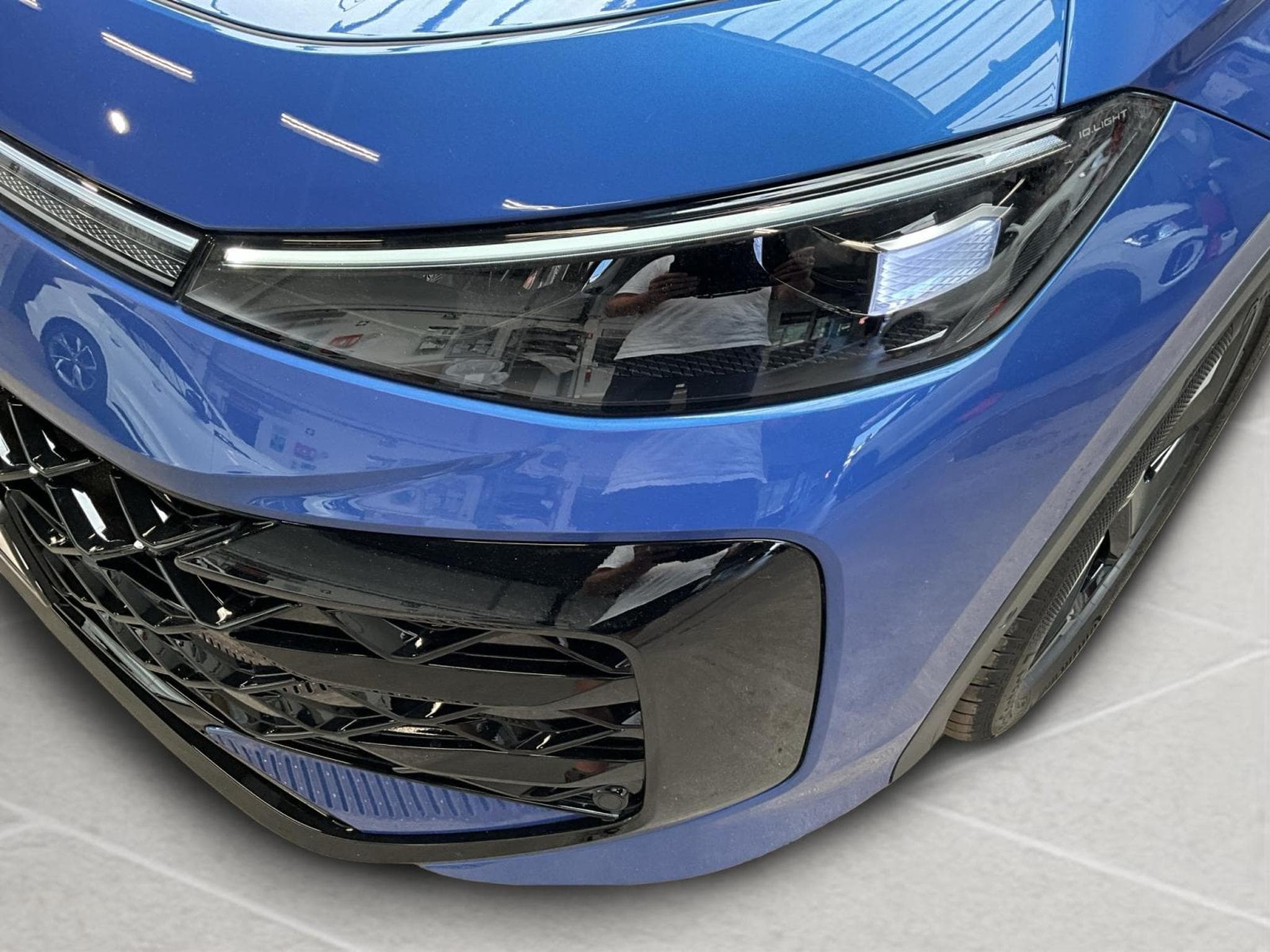 VW T-Roc NF+R-Line+DSG+360°+Head+LED+NAVI (2025) - Foto 17