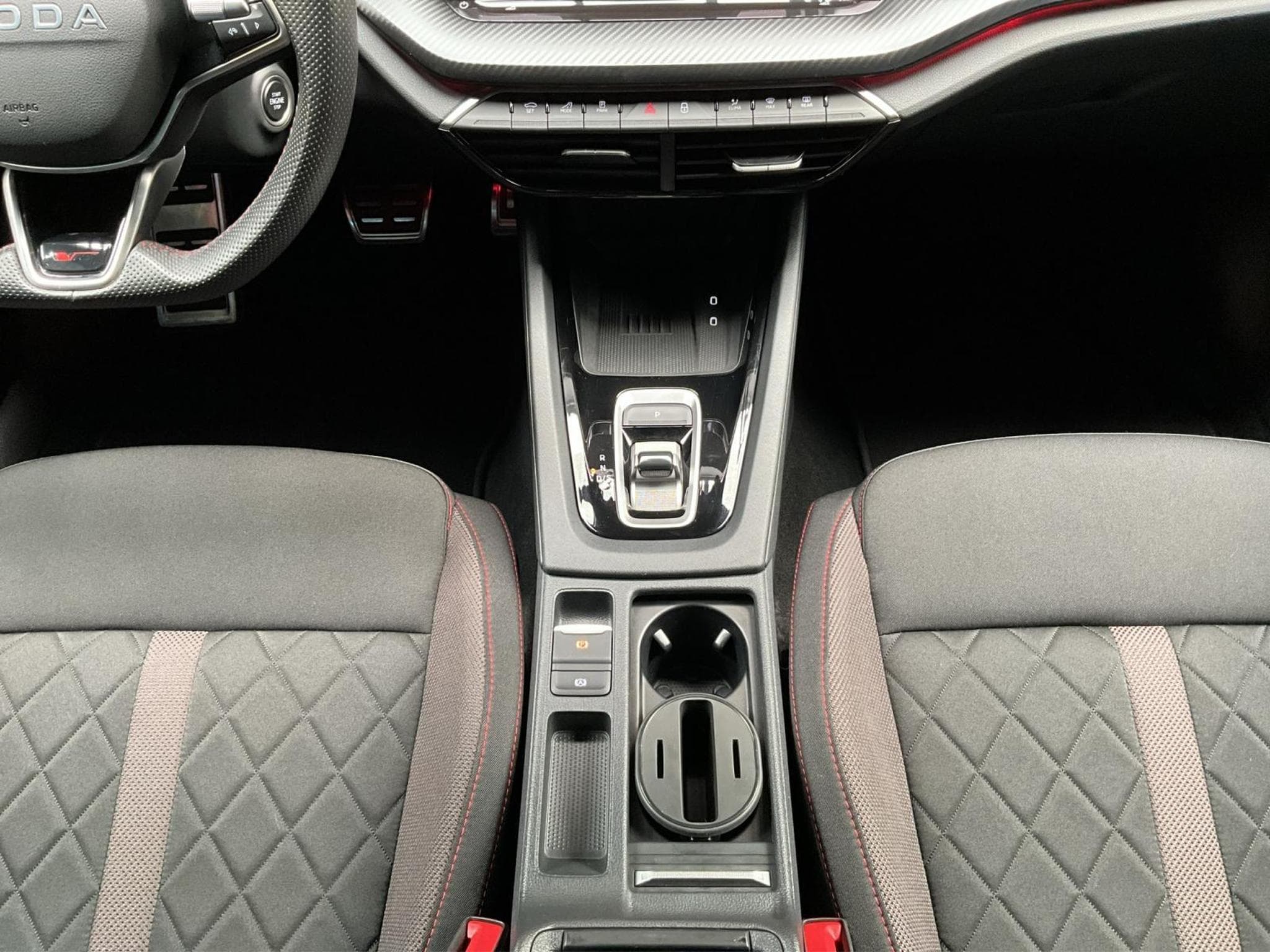 Skoda Octavia RS+DSG+P.Assisted+LM19+AHK+Head-Up+360°View (2025) - Foto 12