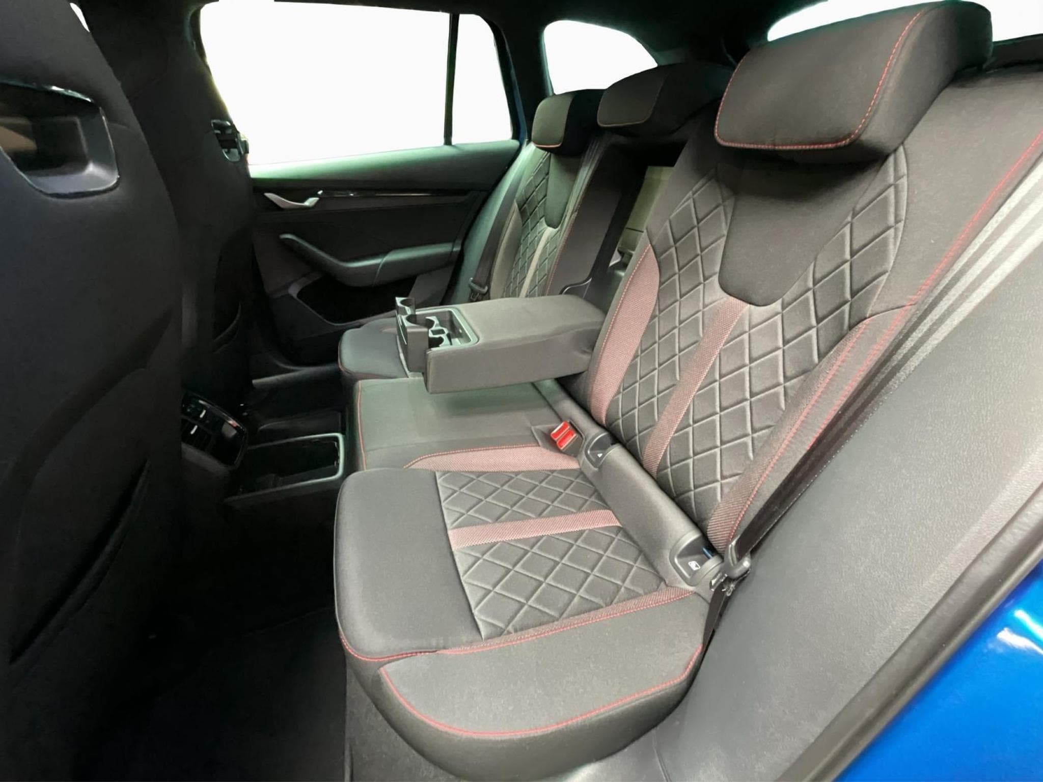 Skoda Octavia RS+DSG+P.Assisted+LM19+AHK+Head-Up+360°View (2025) - Foto 15