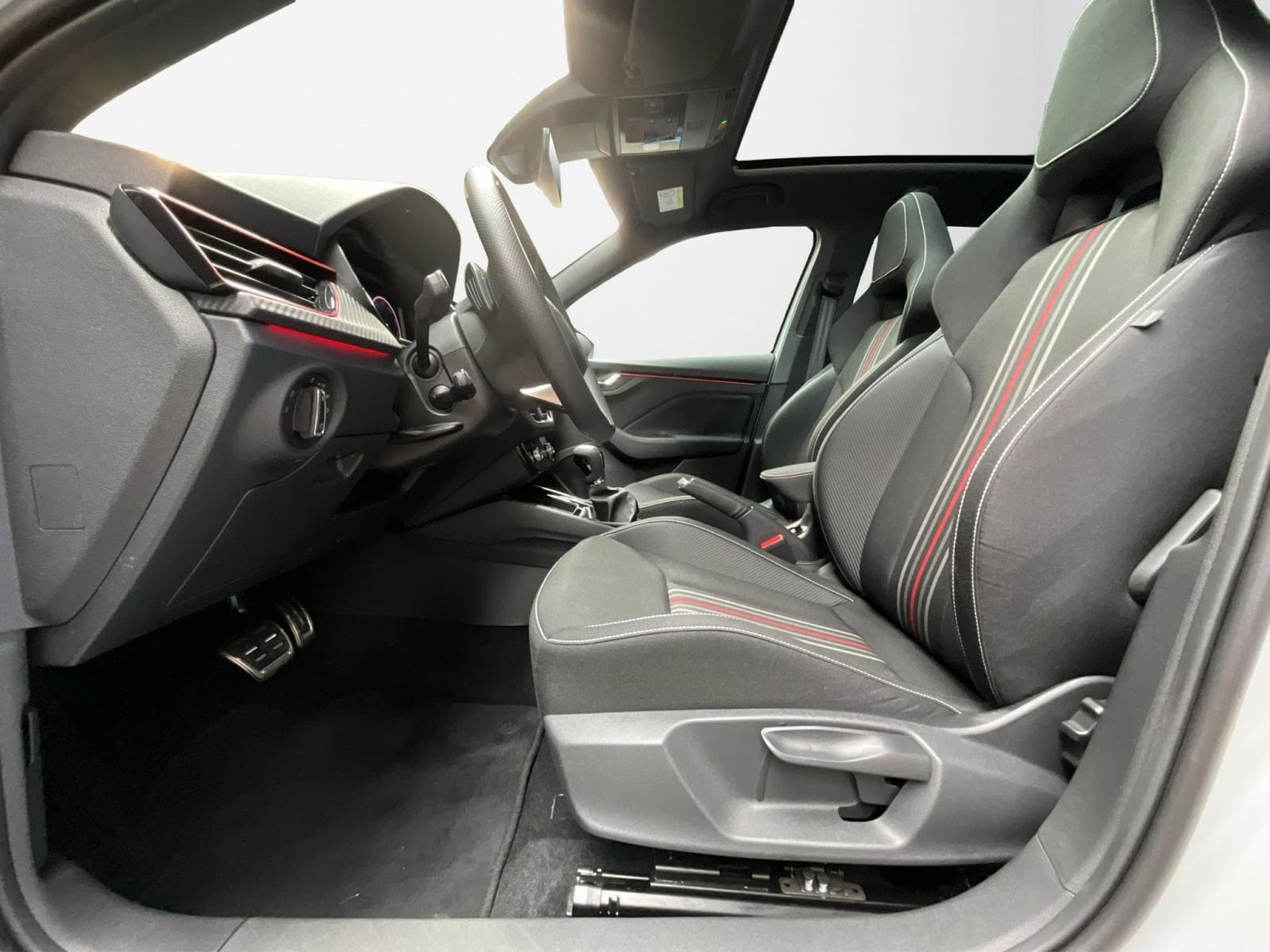 Skoda Kamiq Monte-Carlo+DSG+RearView+LED+Navi (2025) - Foto 9