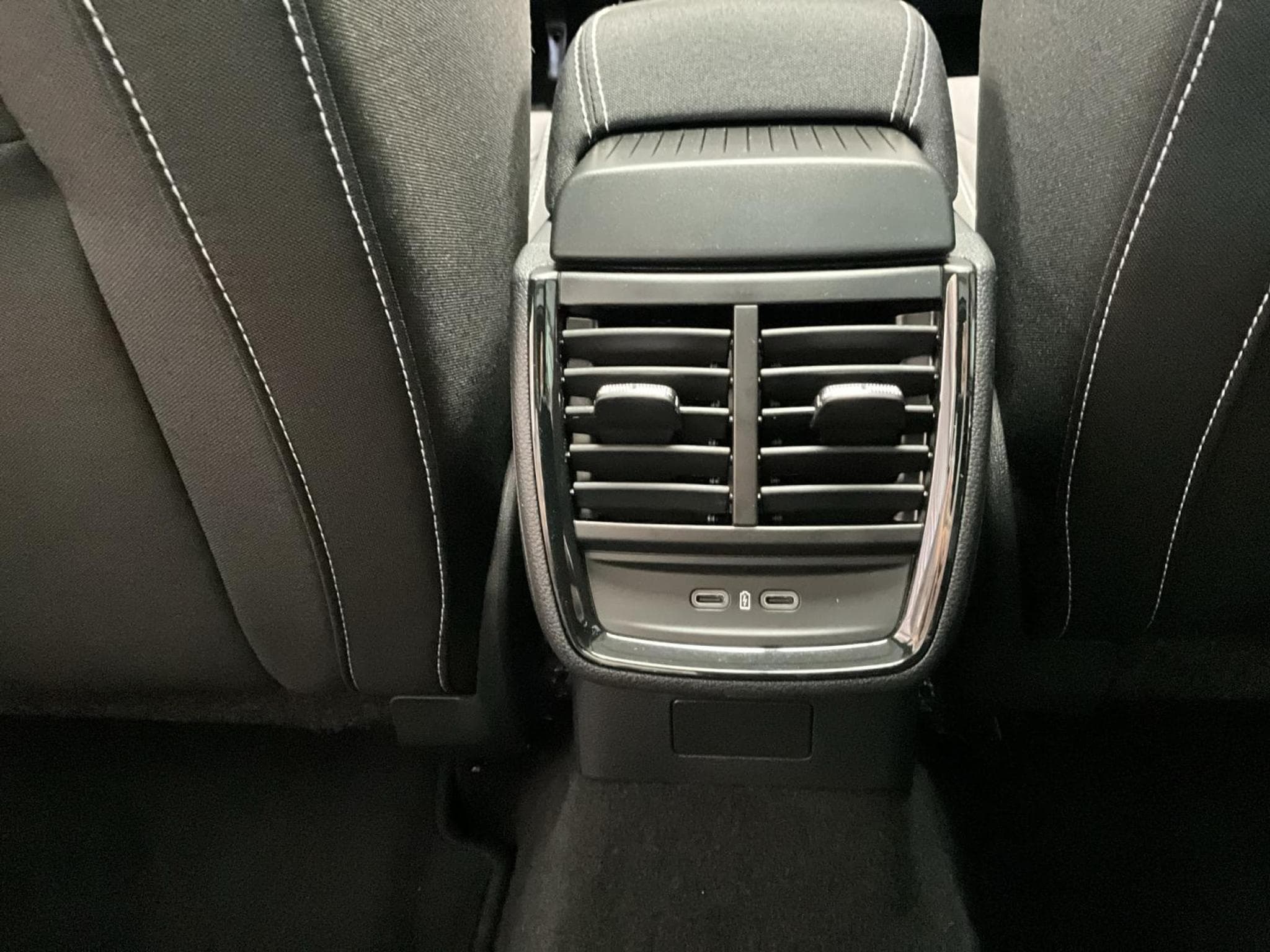 Skoda Kamiq Monte-Carlo+DSG+RearView+LED+Navi (2025) - Foto 20